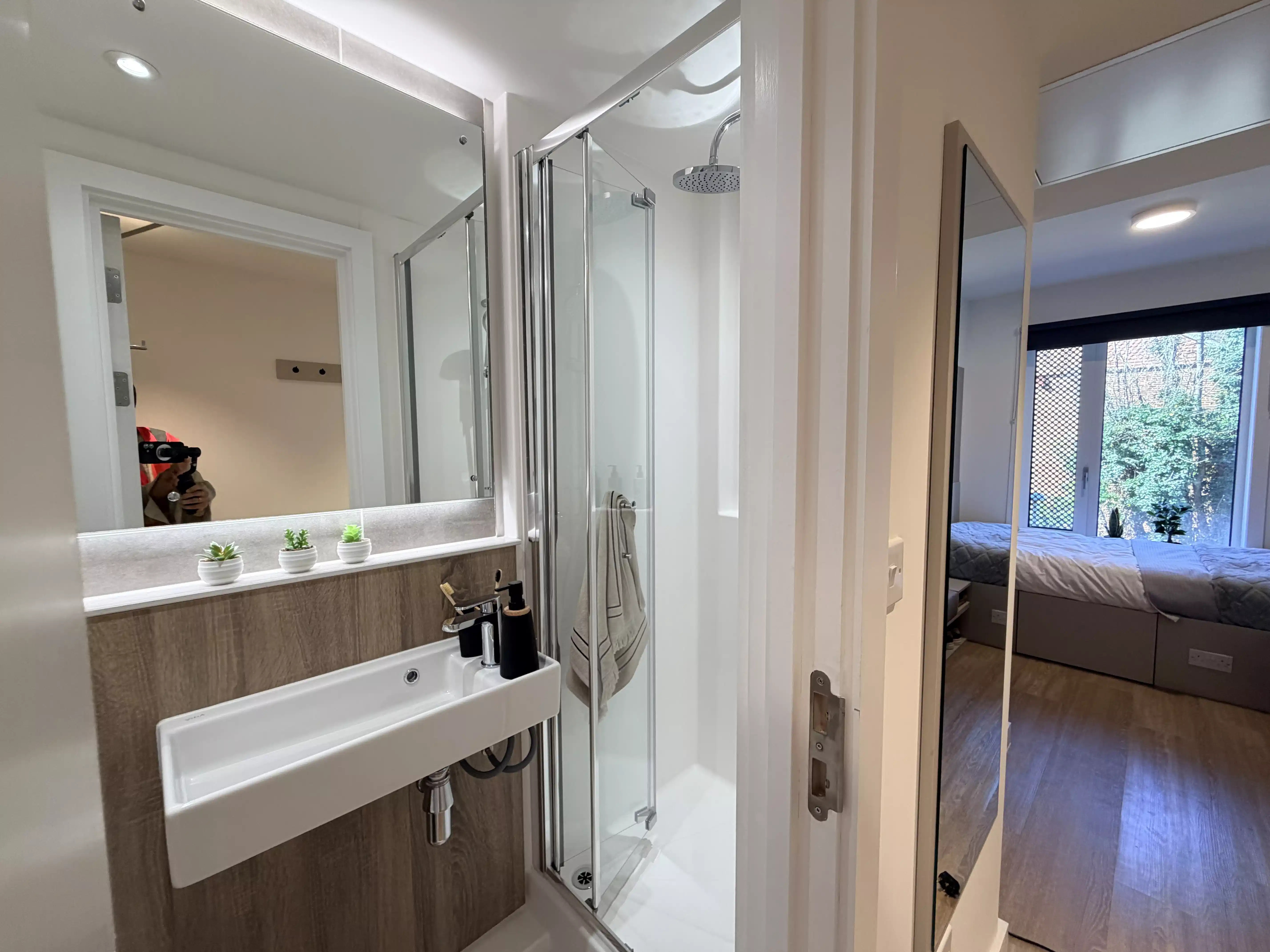 Standard En Suite - Bathroom