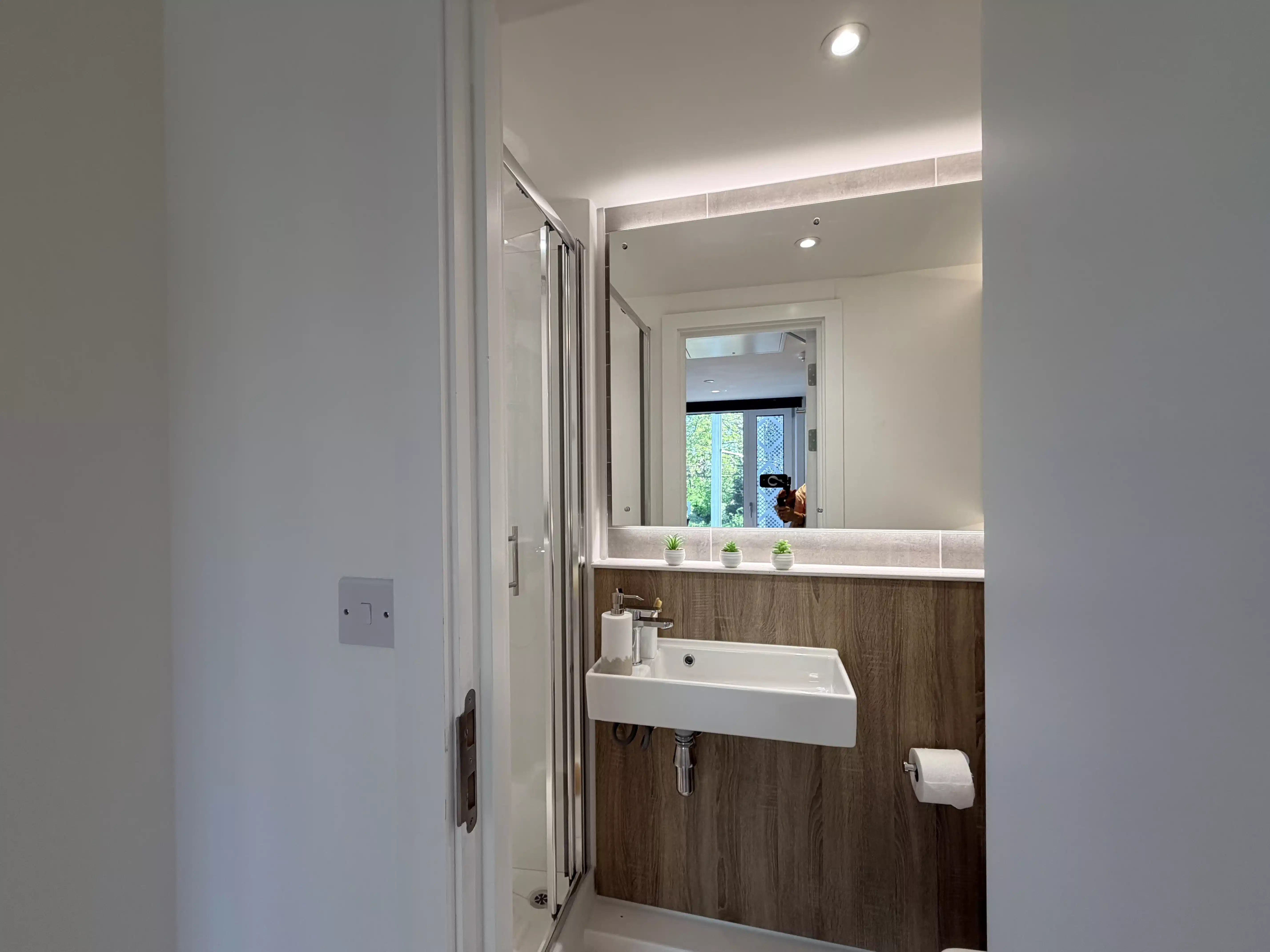 Deluxe Corner DDA Studio - Bathroom