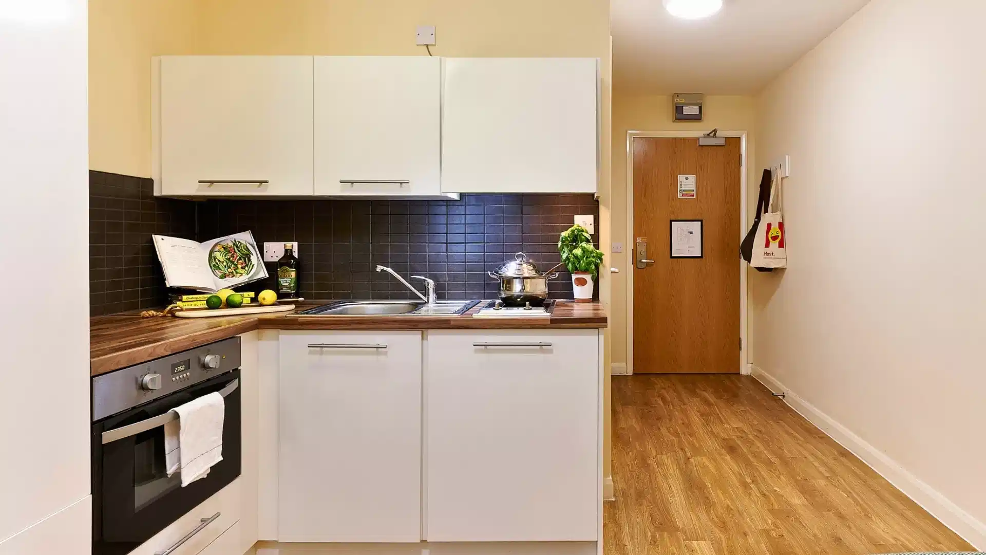 Premium Studio - Kitchen