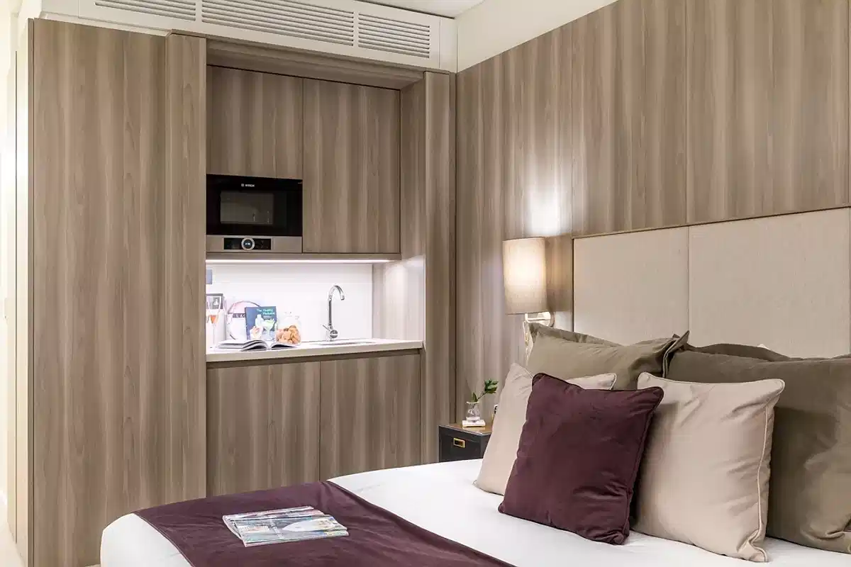 Deluxe - Balcony - Bedroom