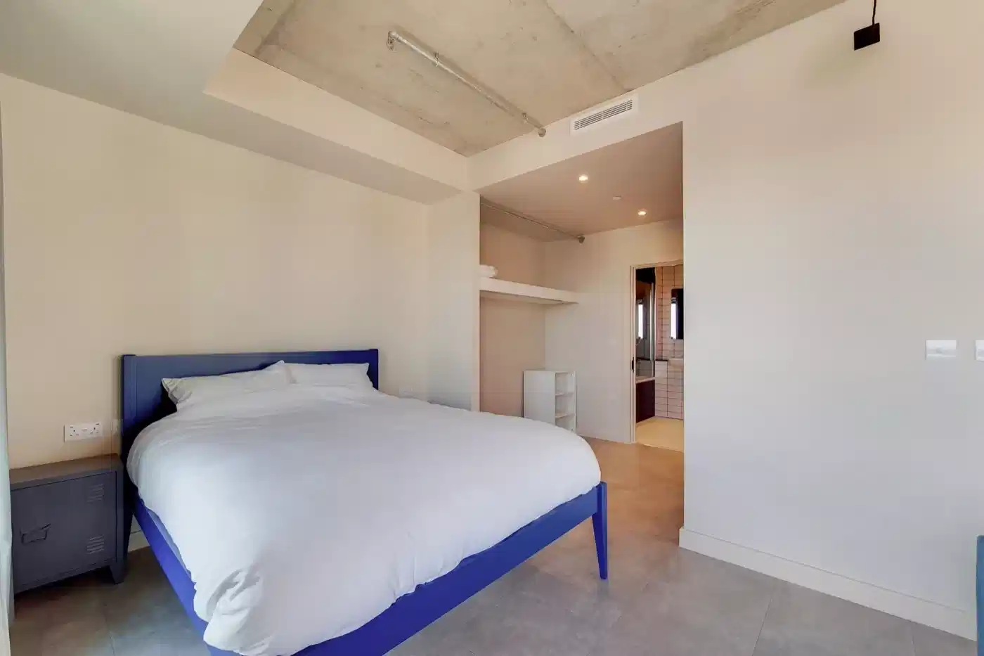 Studio - Bedroom