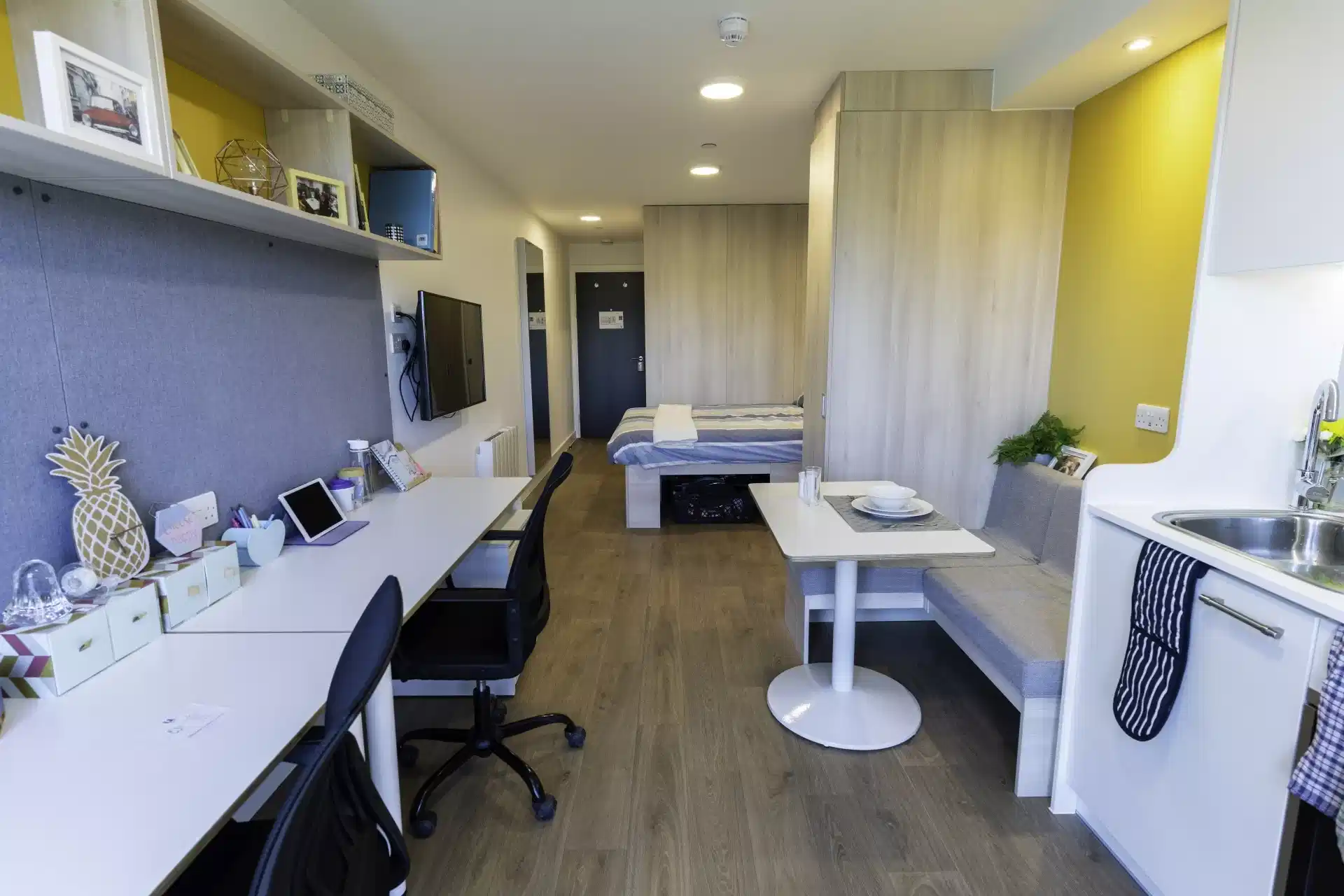 Luxury Studio - Bedroom