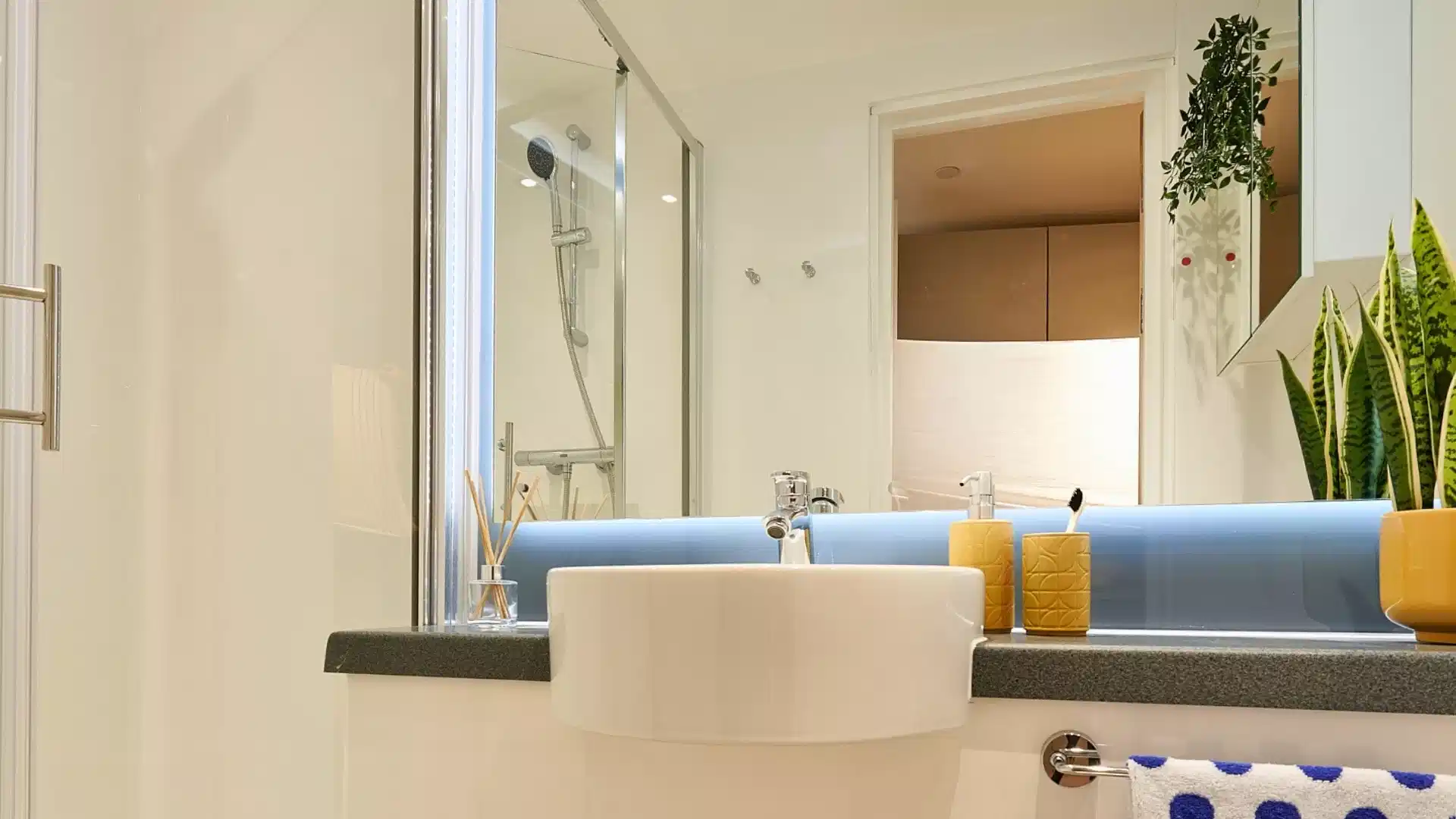 Platinum Plus Studio - Bathroom
