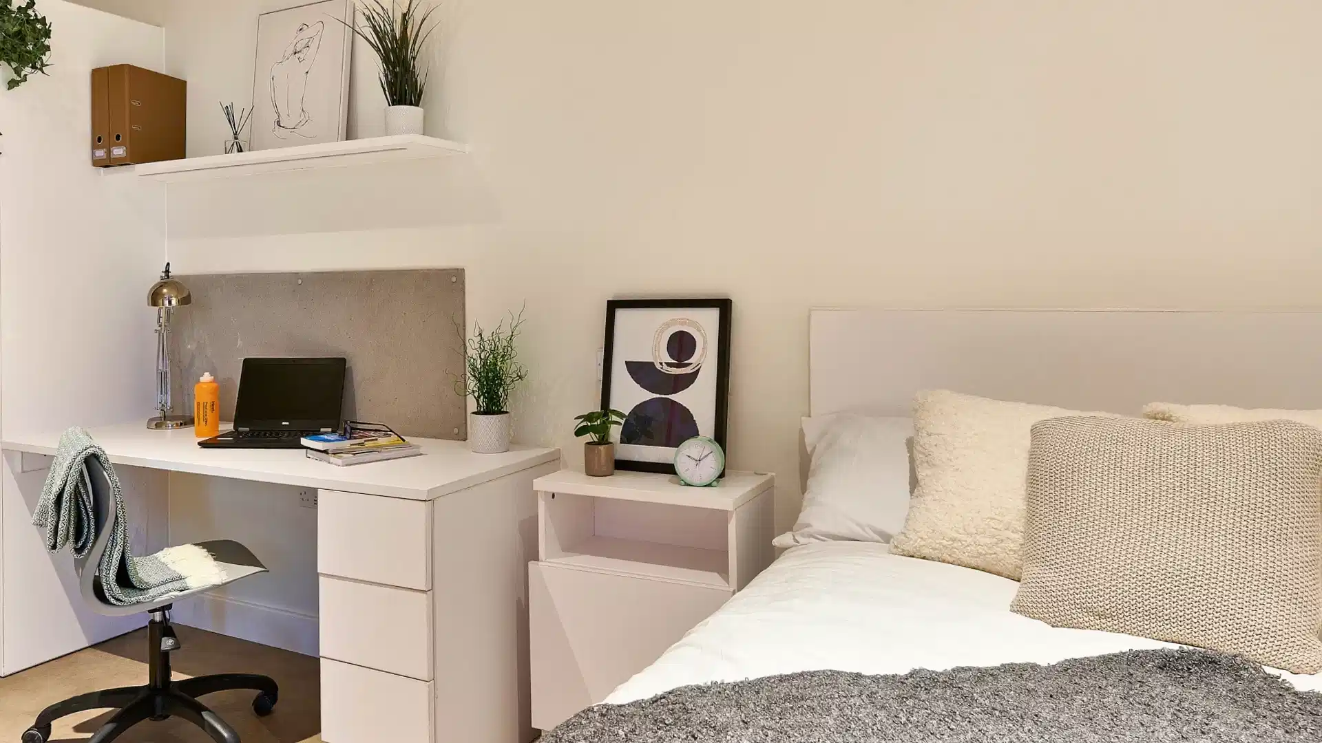 Platinum Plus Studio - Bedroom