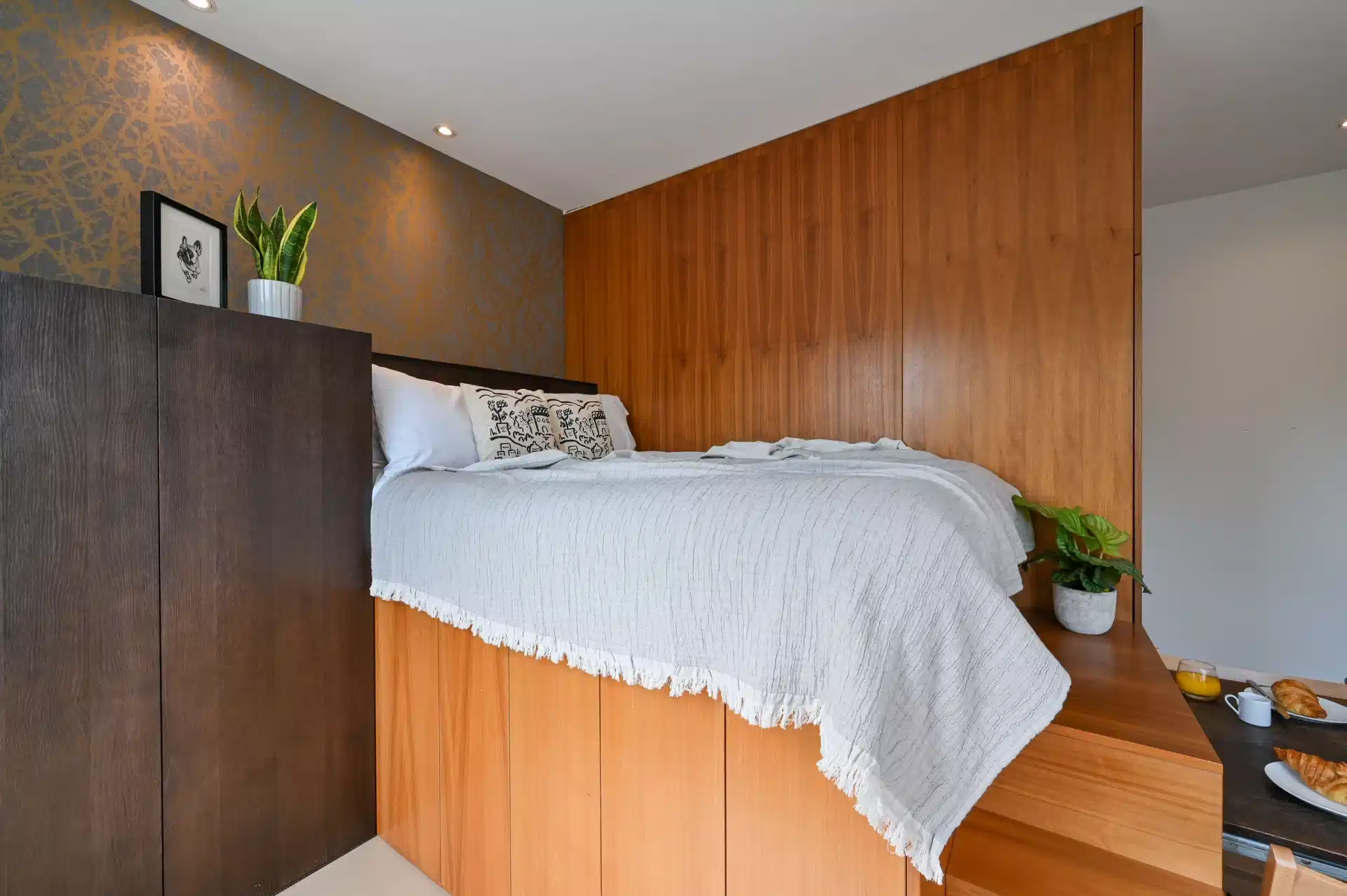Superior Studio - Bedroom