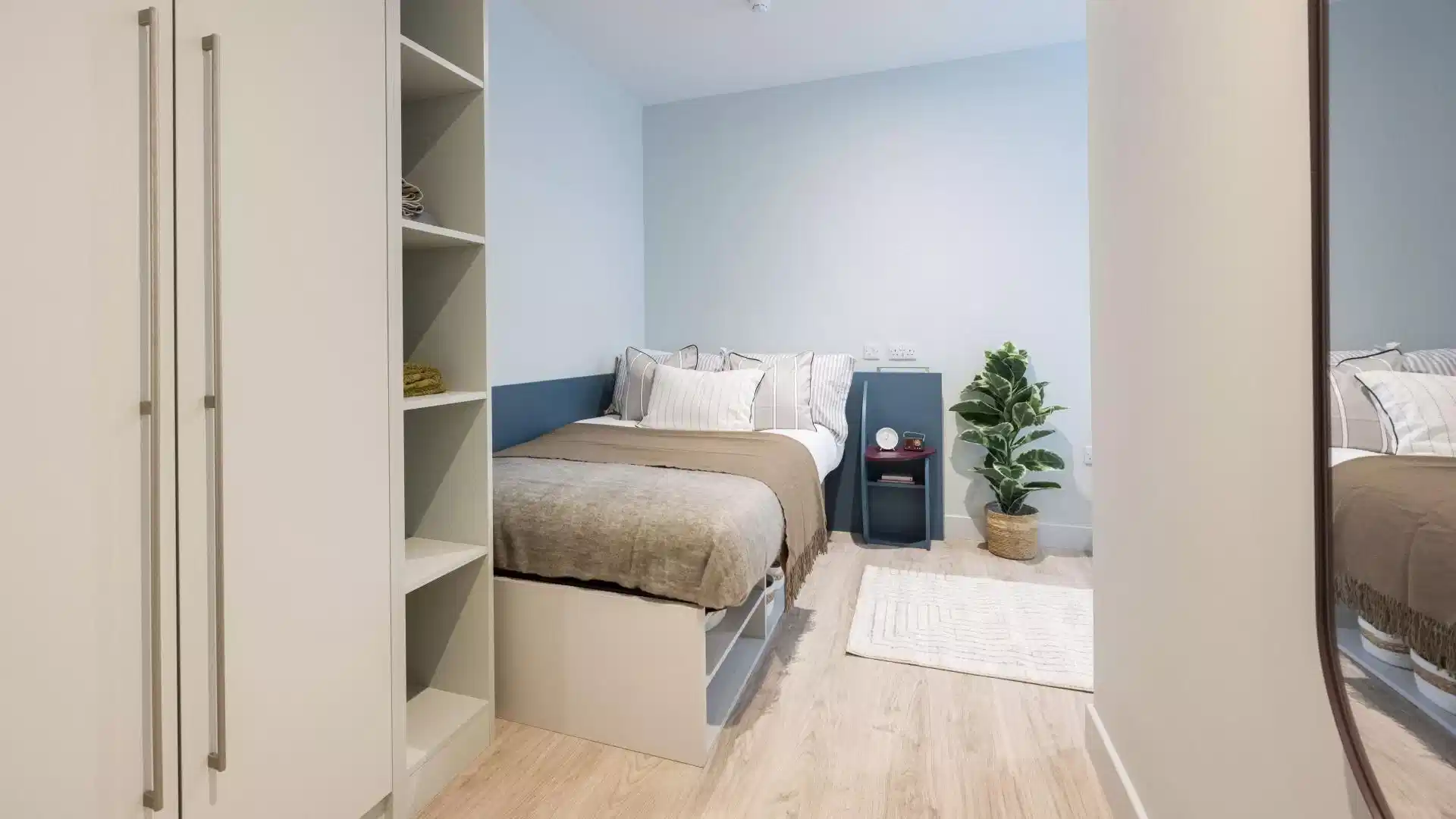 Silver Studio - Bedroom