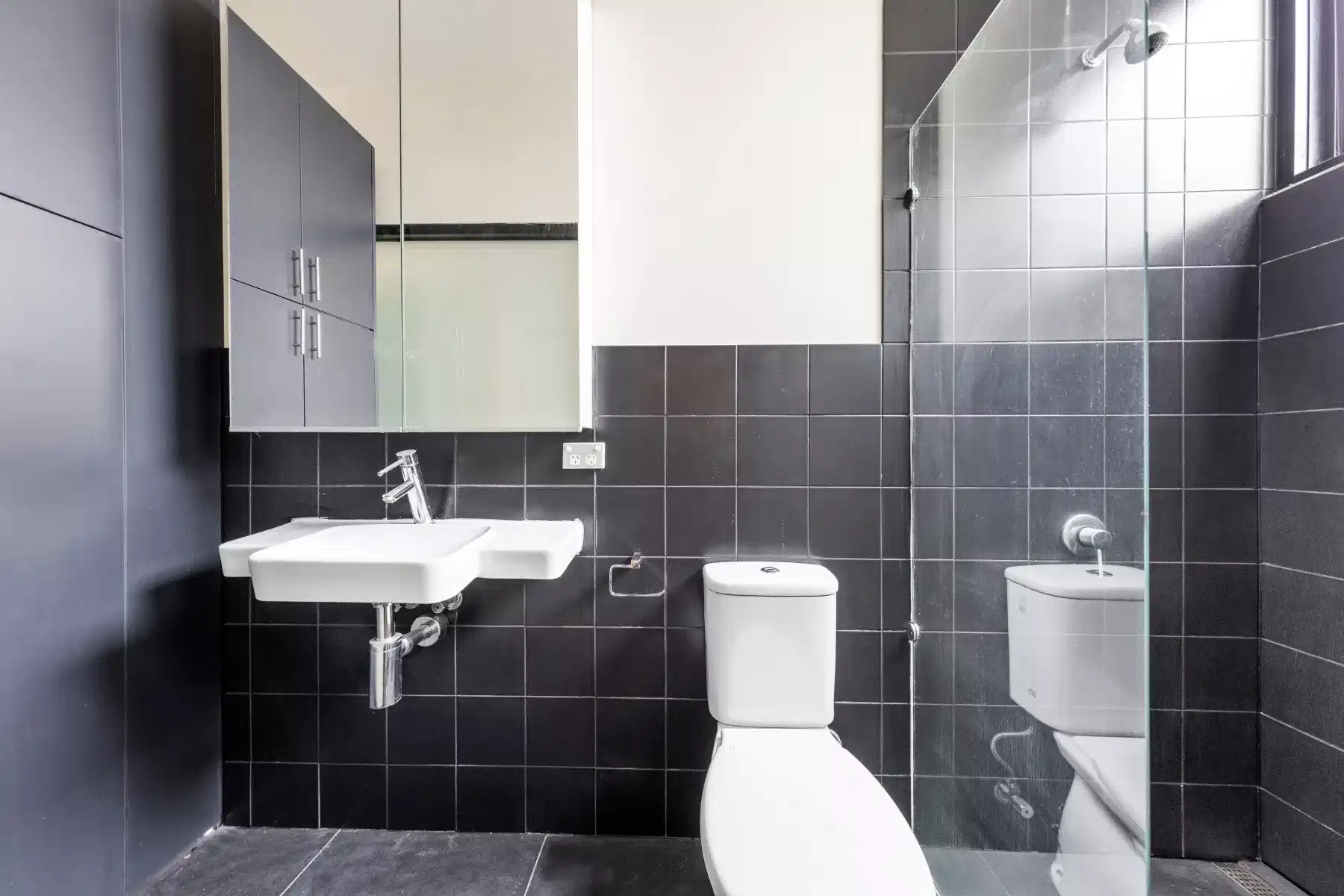 Twin Room - Bathroom