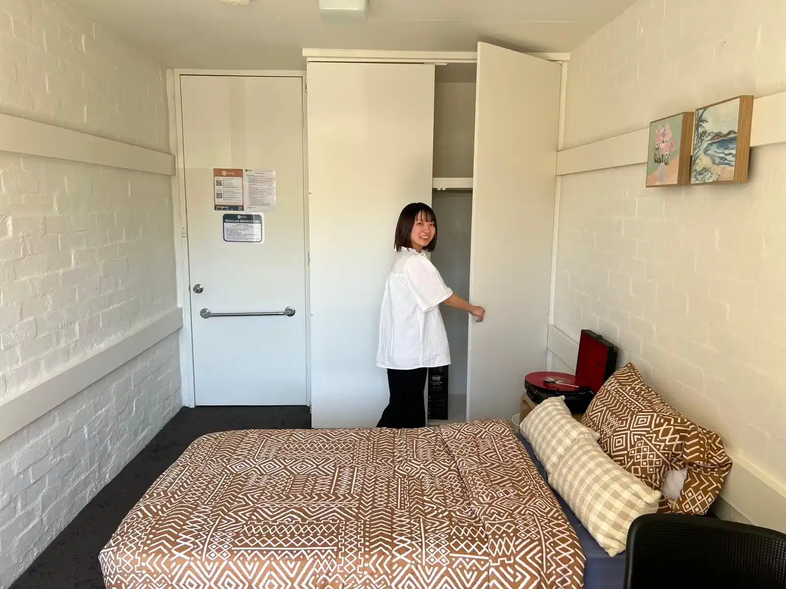 Single Room - Bedroom