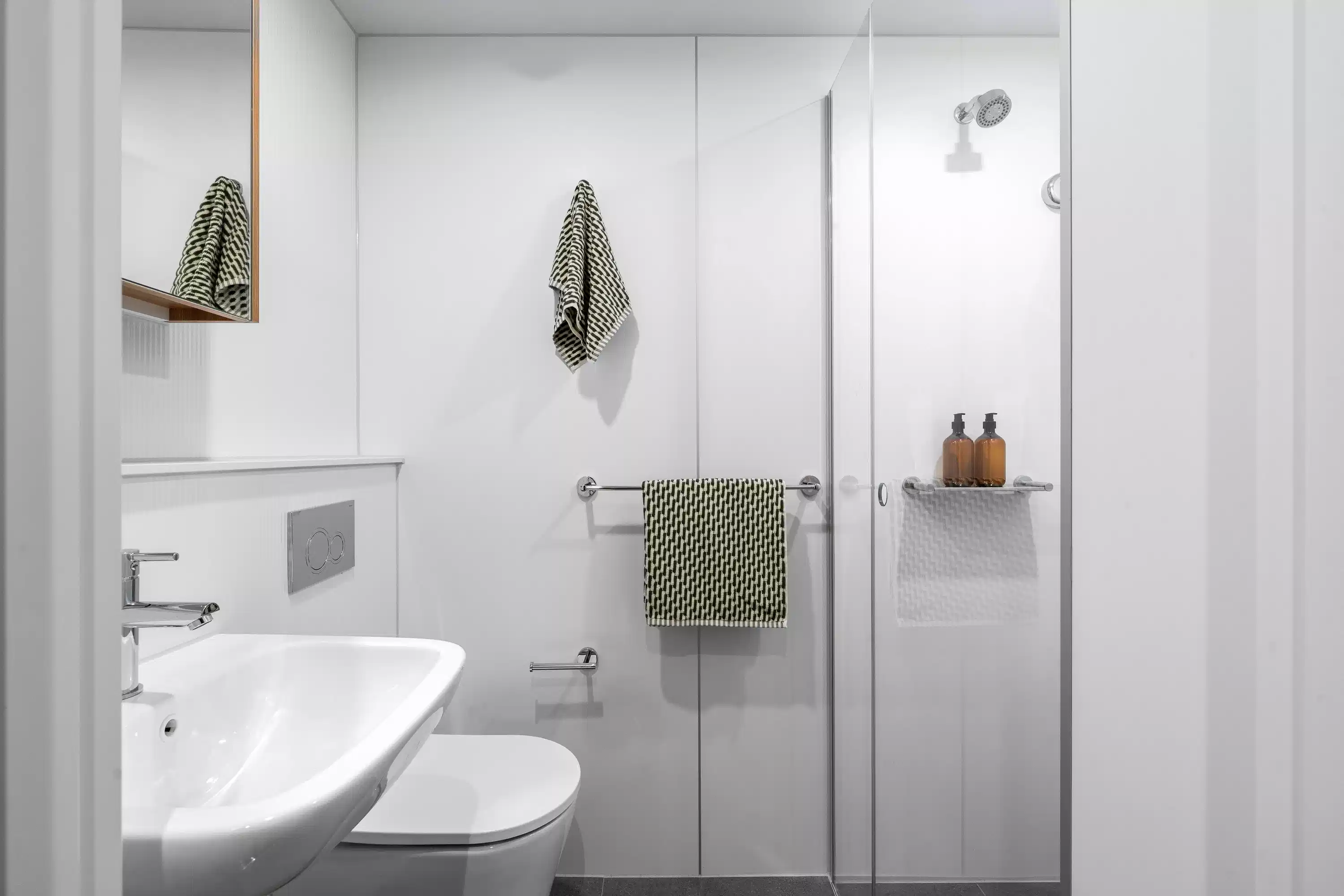 Standard Studio - Bathroom