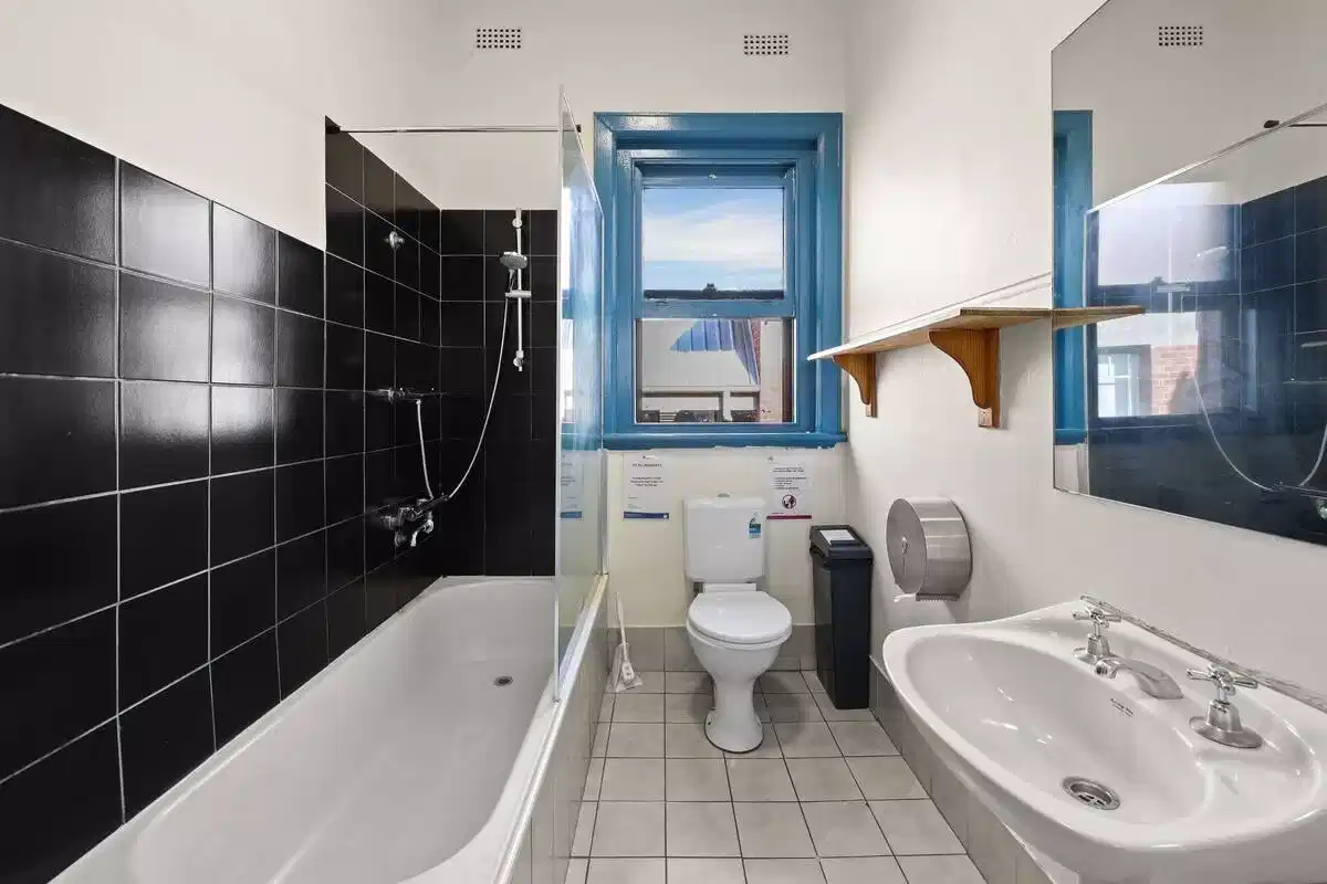 Room 21 (Non Ensuite) - Bathroom