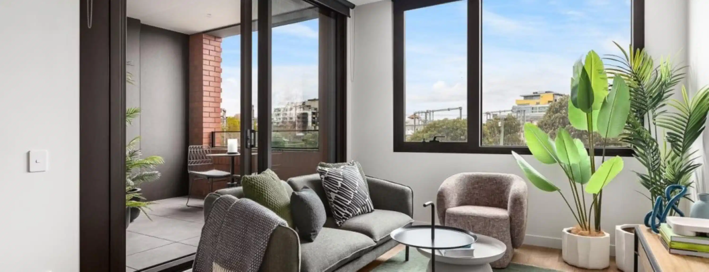1 Bed 1 Bath - Furnished - Common Area