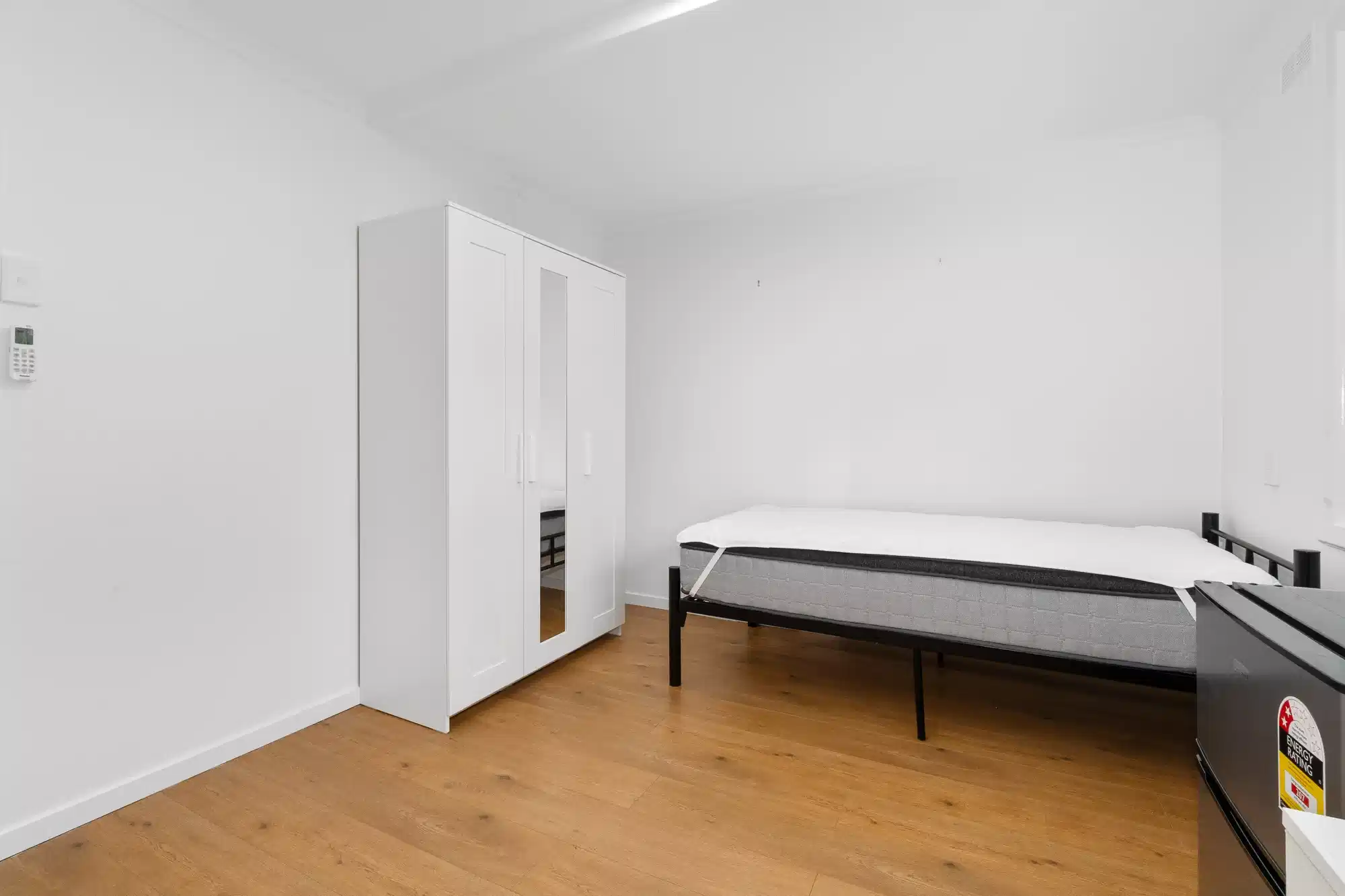 Single Room - Bedroom