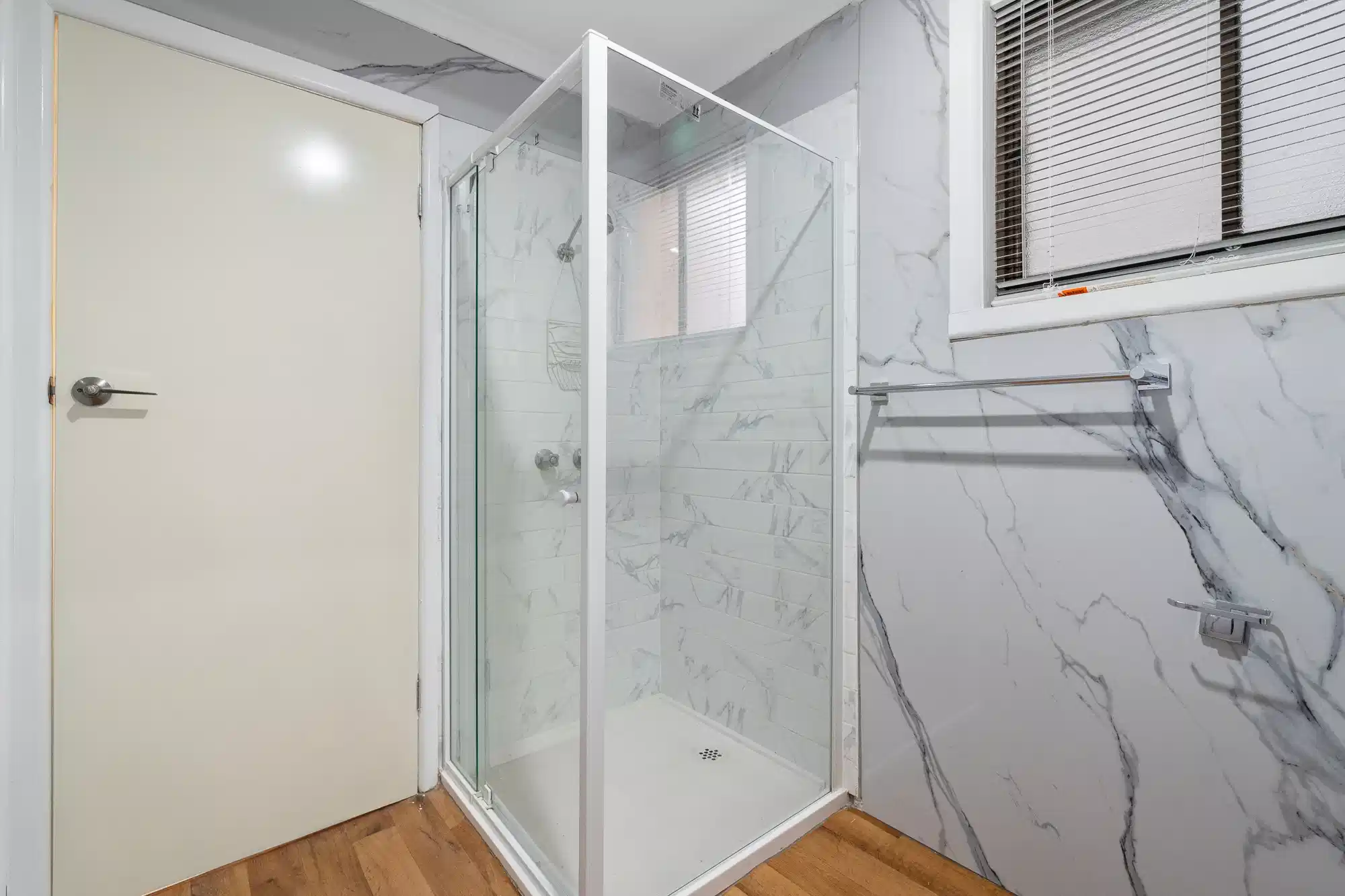 Twin Room - Bathroom