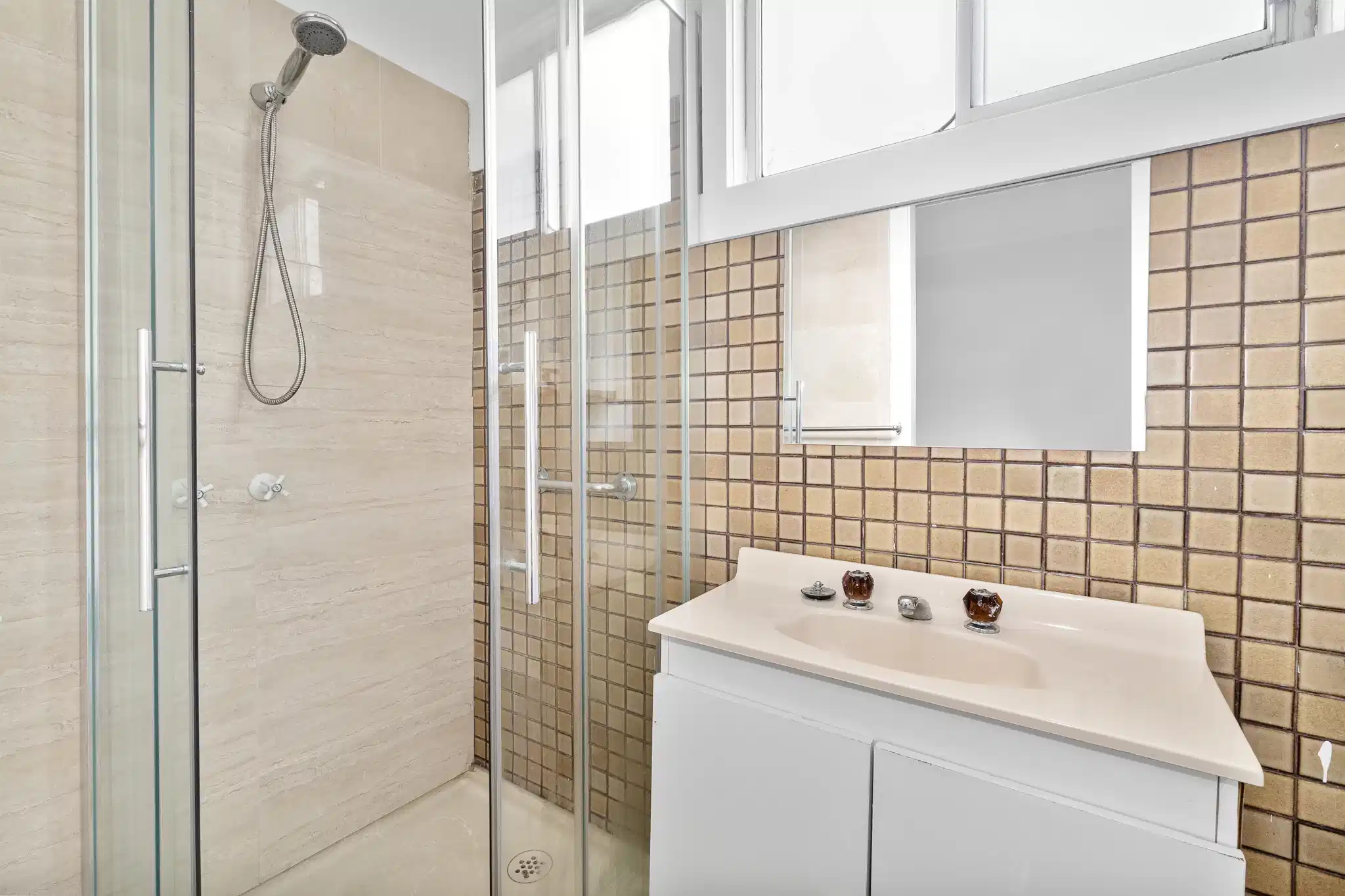 Private Studio - Bathroom