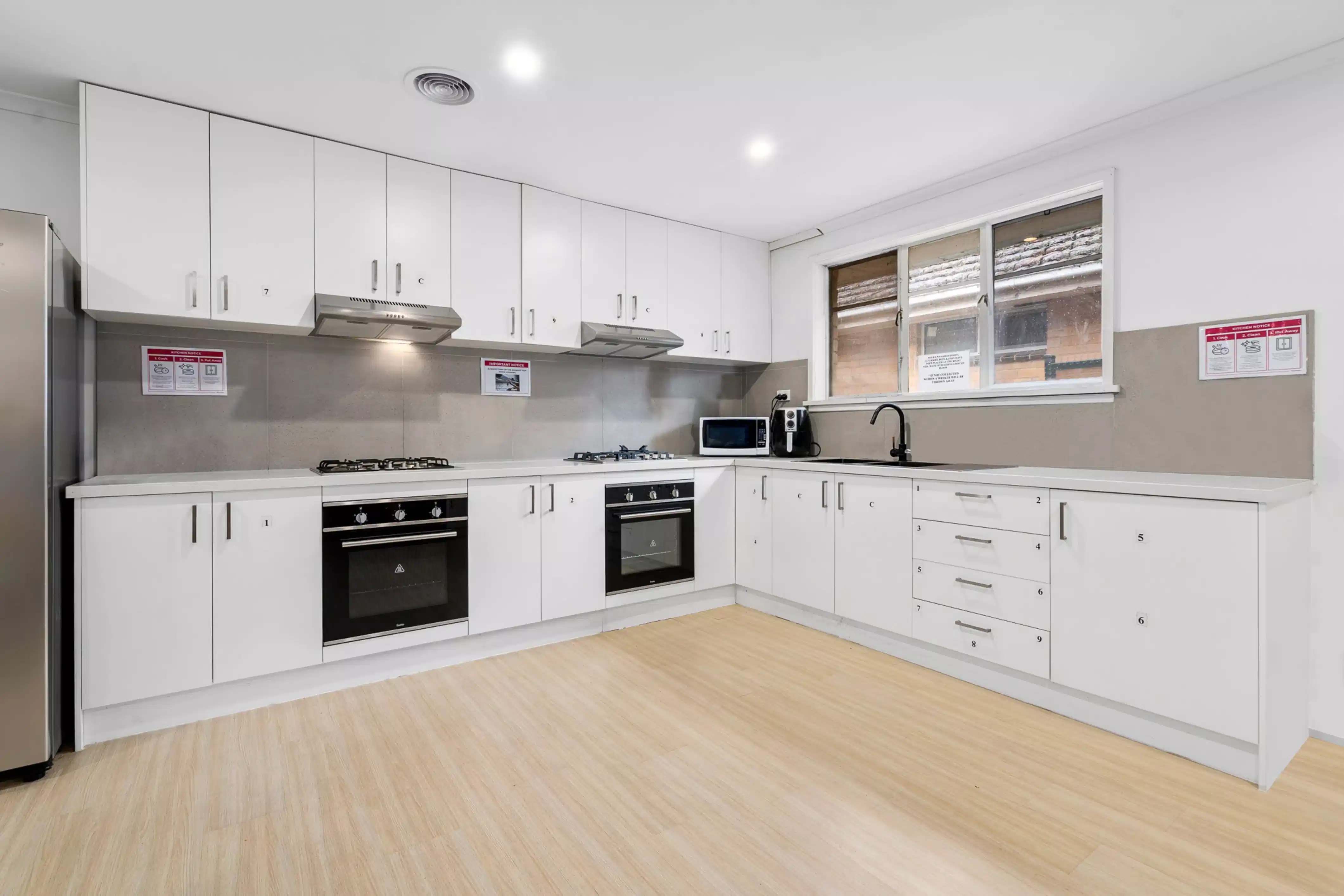 Twin Room Ensuite - Kitchen