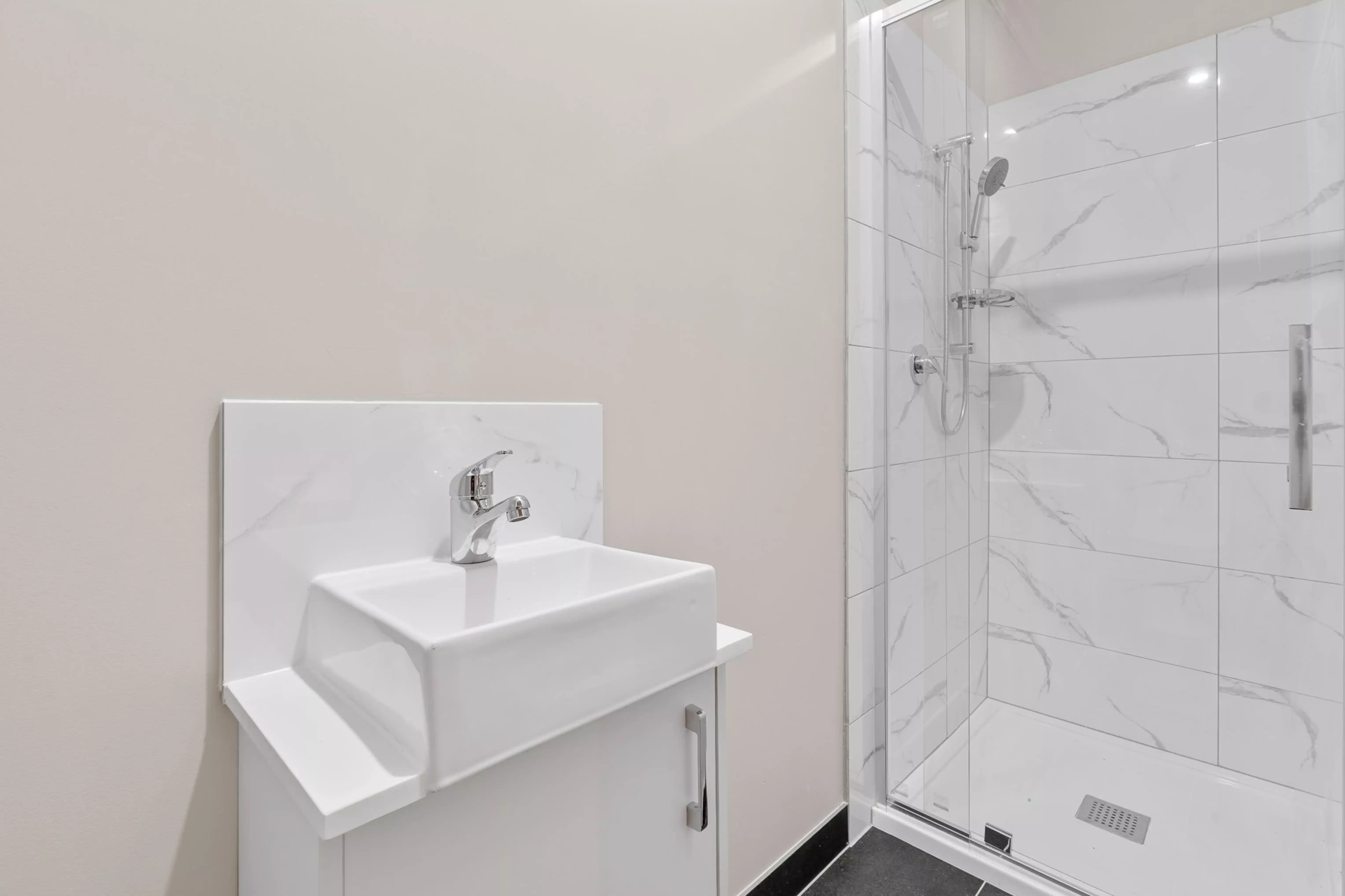 Studio Double - Bathroom