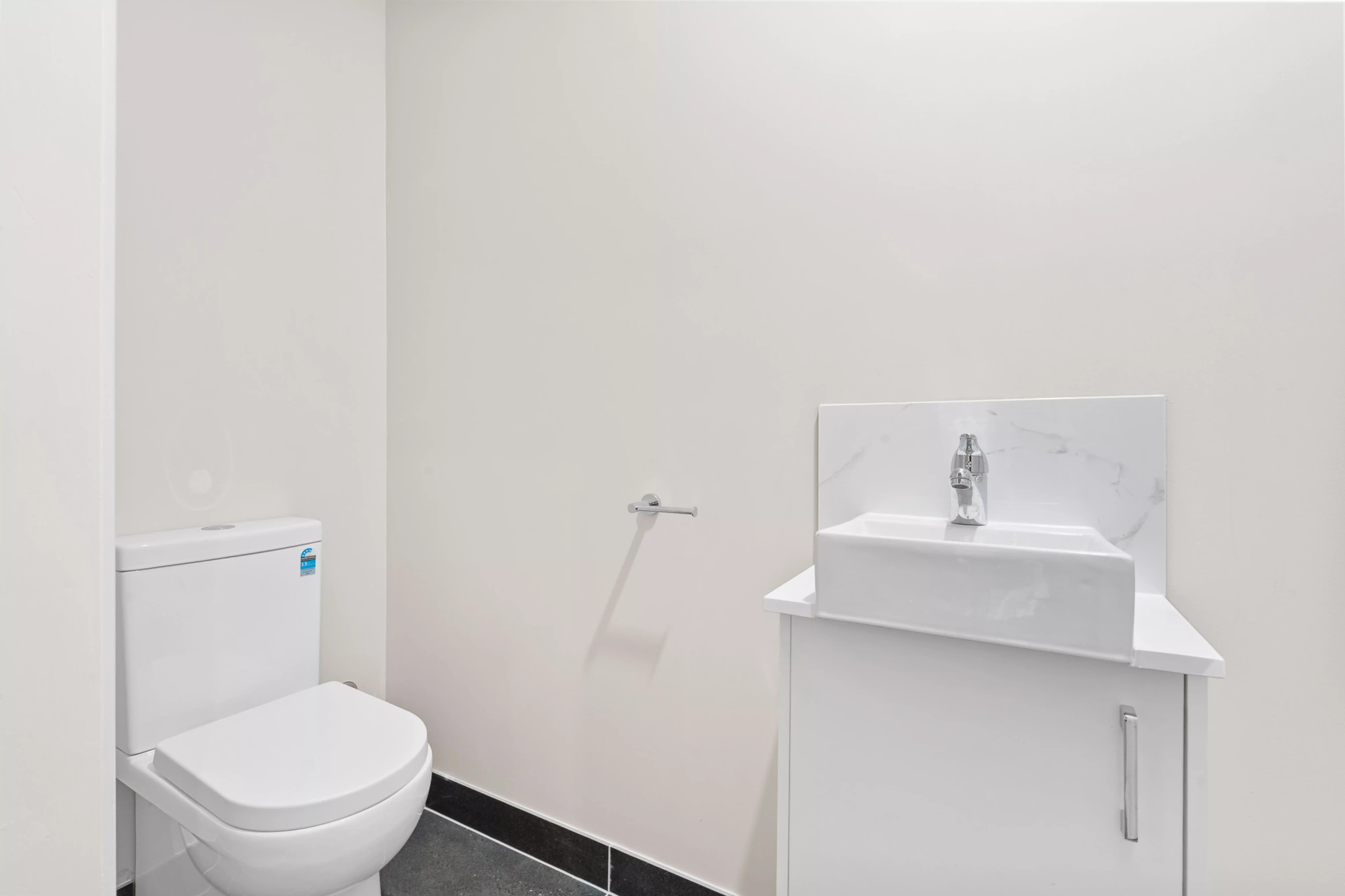 Studio Double - Bathroom