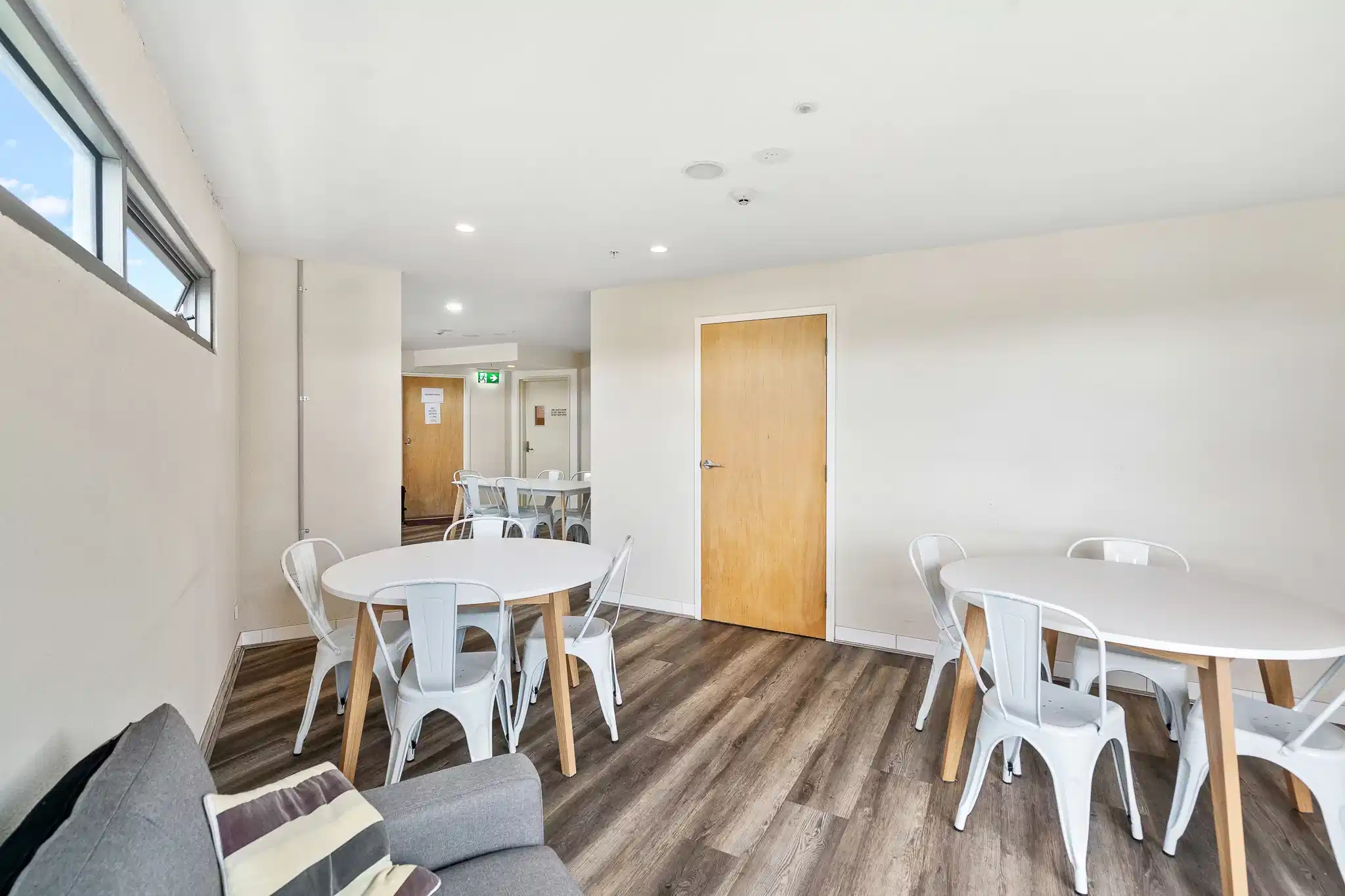 Small Ensuite - Common Area