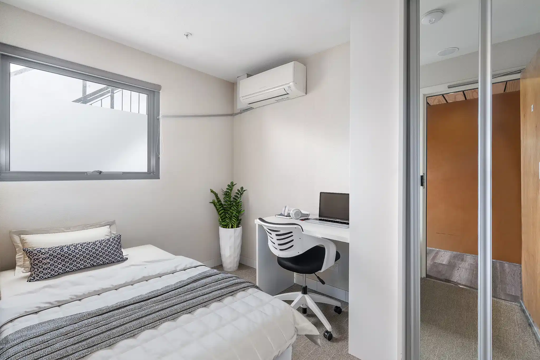 Standard Ensuite - Bedroom