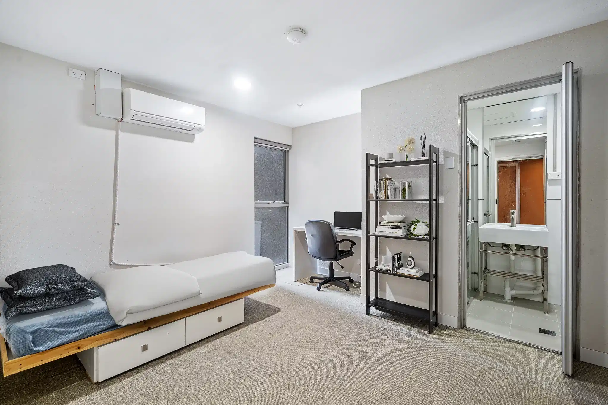 Large Ensuite - Amenities