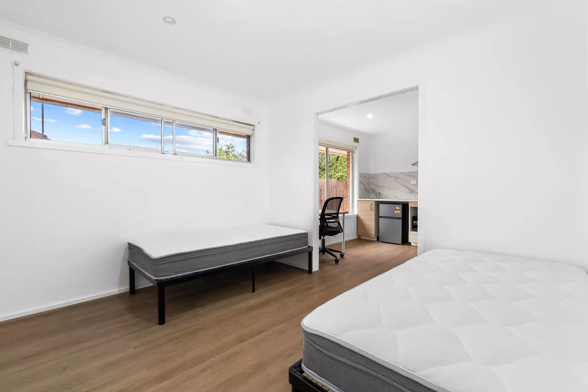 Twin Room with Kitchen & Bathroom - Bedroom