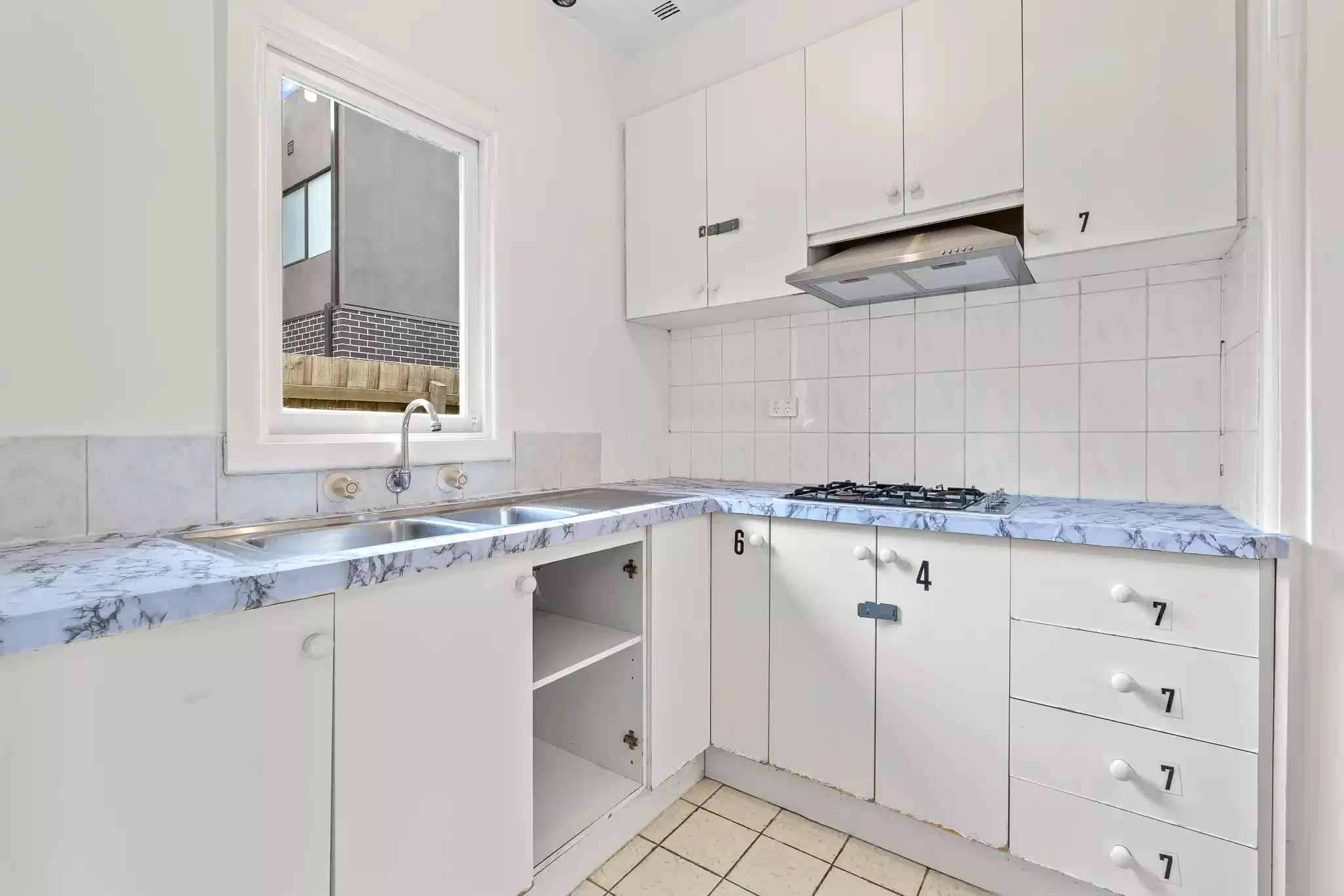 Twin Room - Kitchen