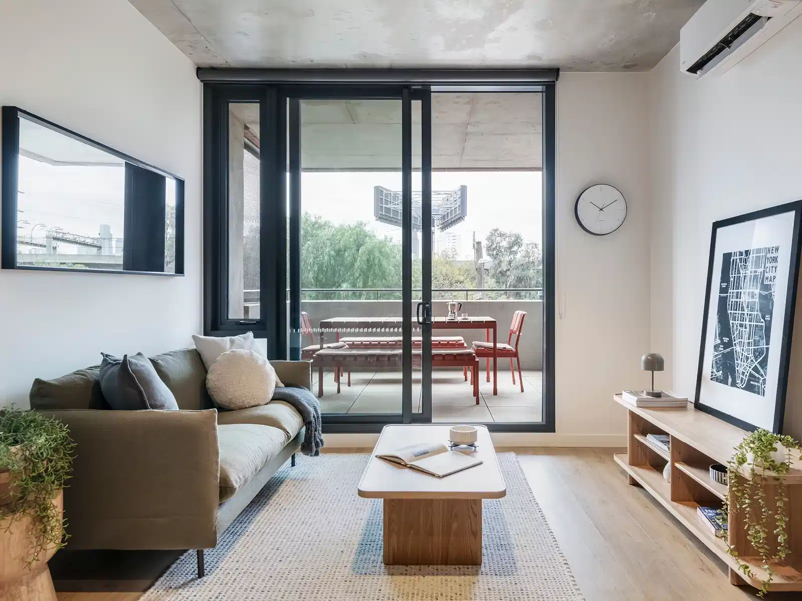 1 Bed 1 Bath - Room