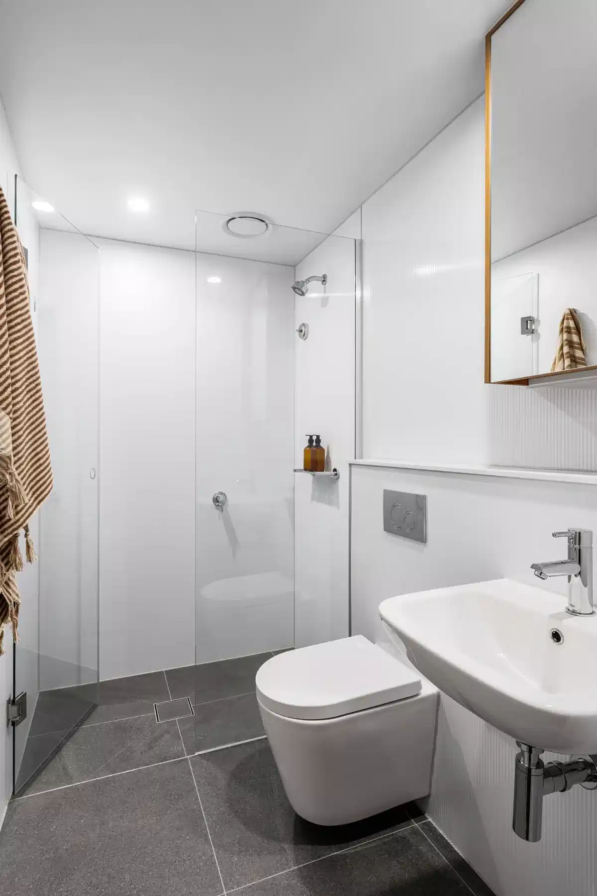 2 Bedroom 1 Bathroom - Bathroom