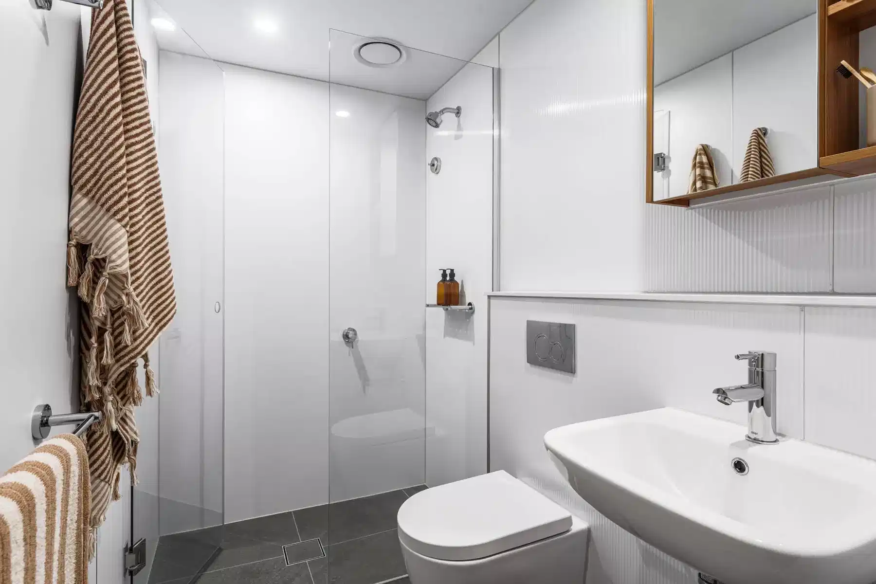 2 Bedroom 1 Bathroom - Bathroom