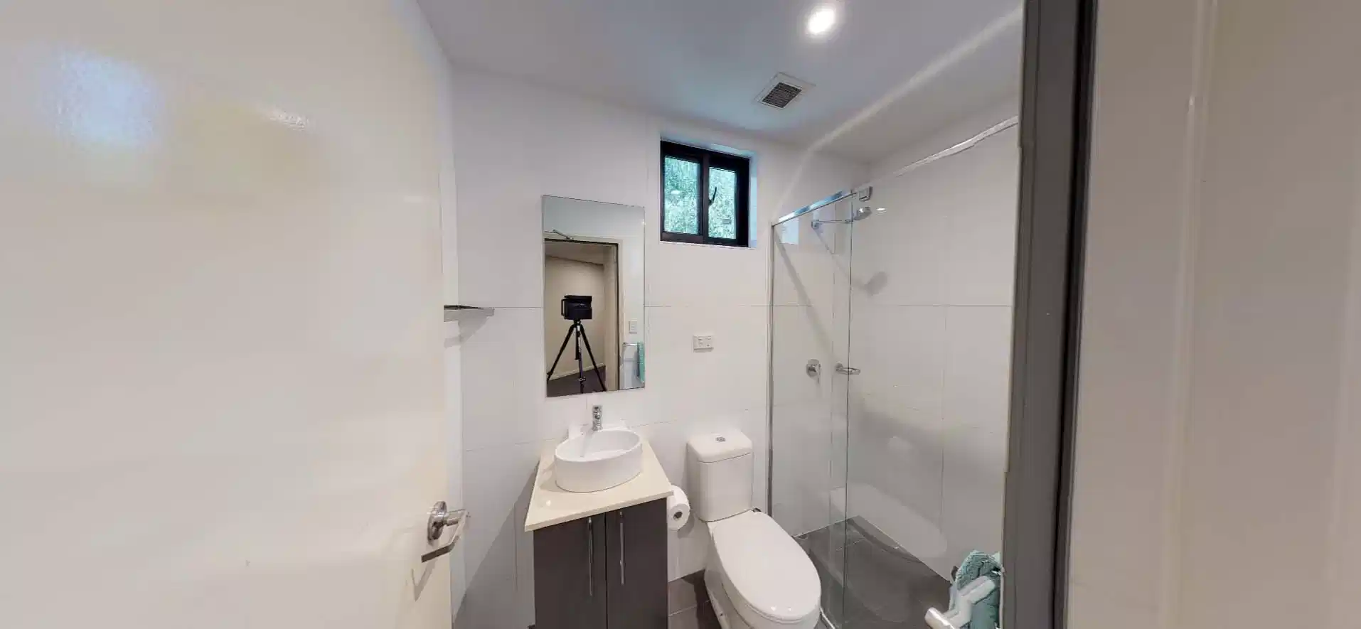 Single Bedroom in Five Bedroom Shared Apartment - Bathroom
