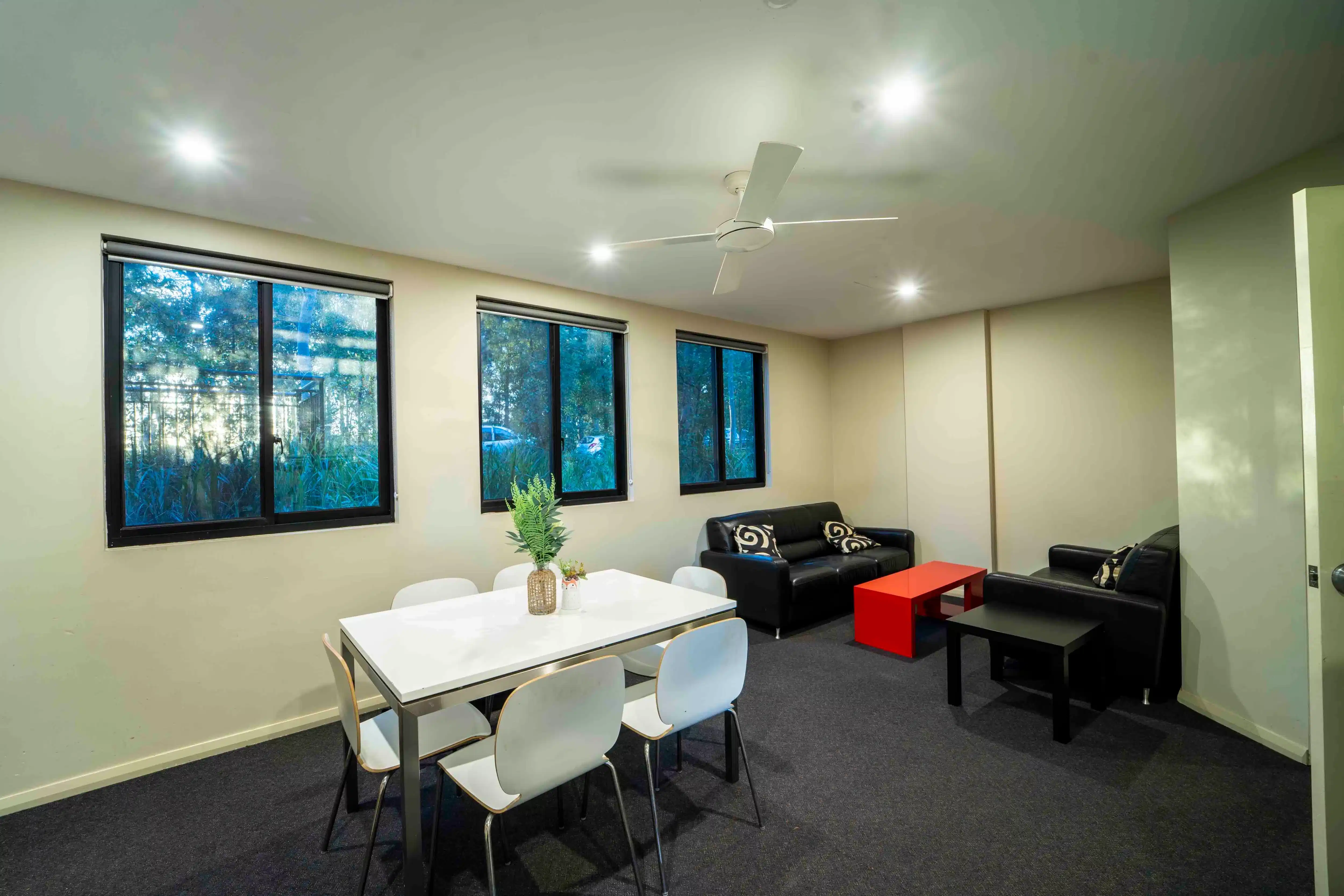 Single Bedroom in Five Bedroom Shared Apartment - Amenities