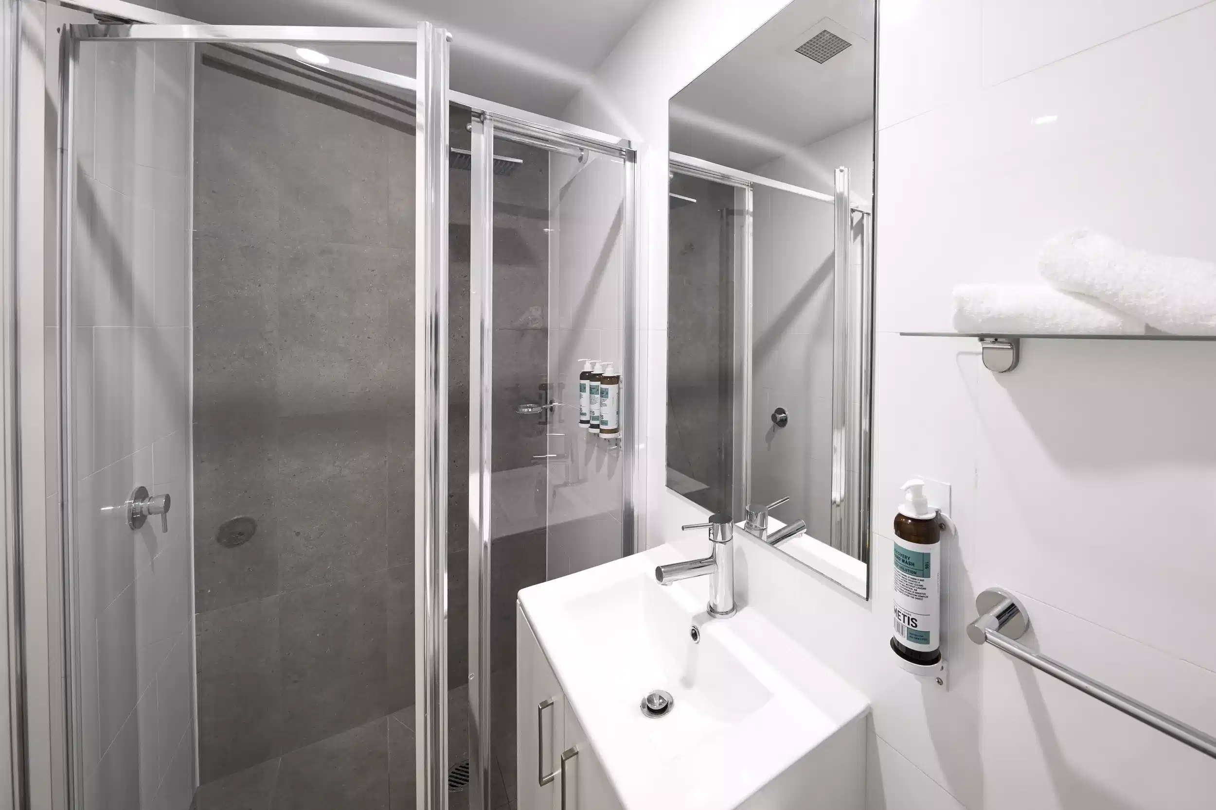 Deluxe Twin Share Studio - Bathroom