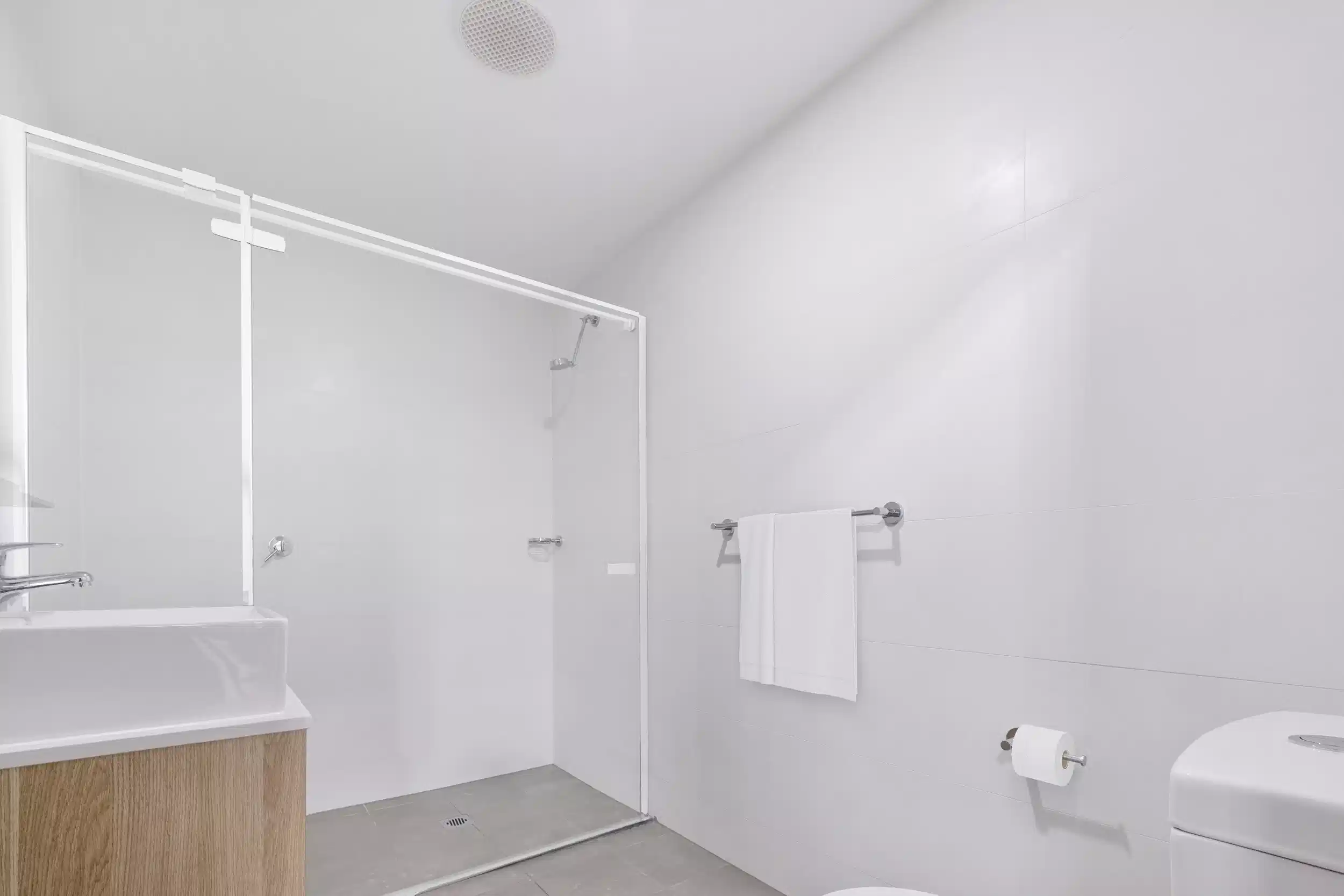 Penthouse Twin Share Studio - Bathroom