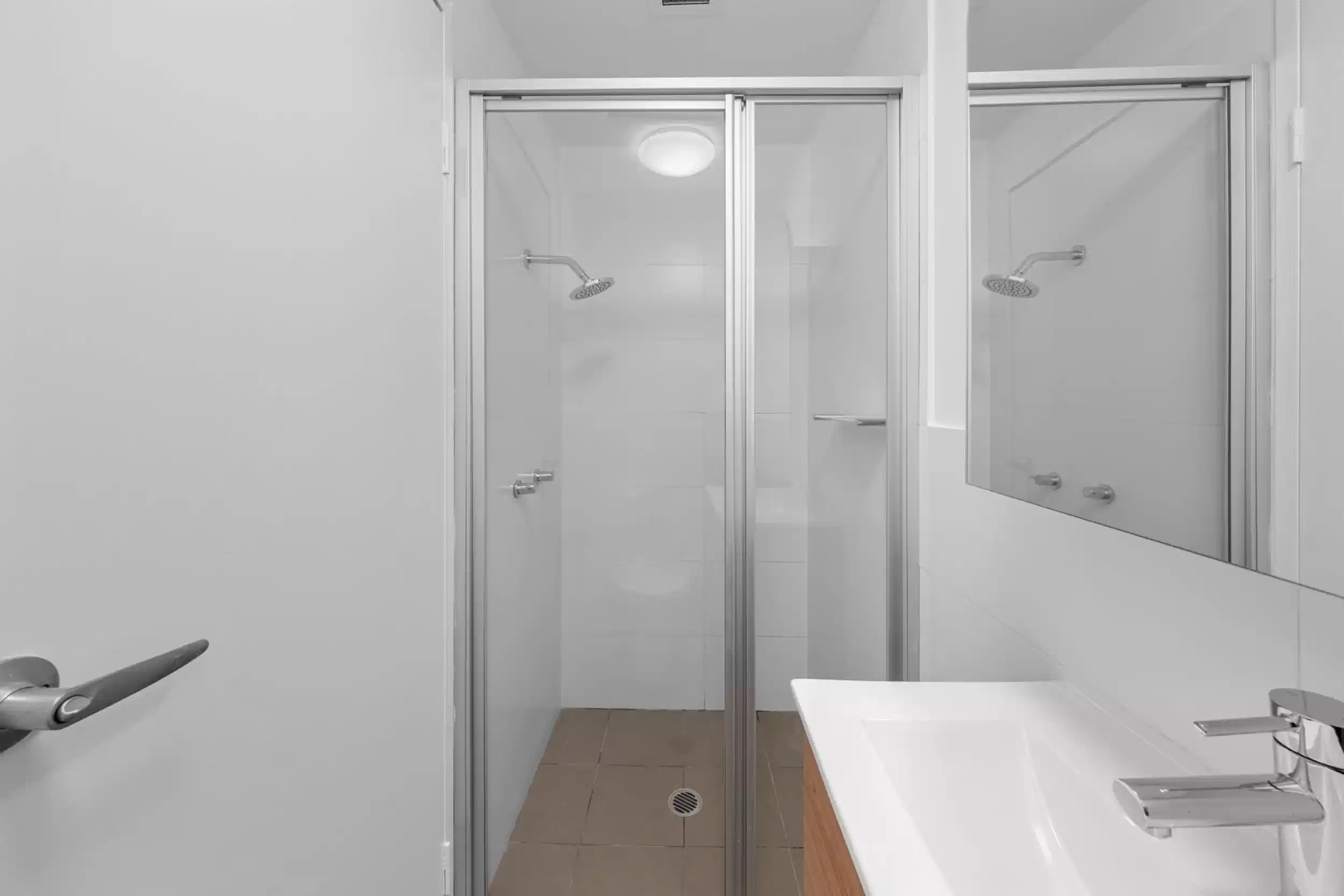 Deluxe Single Balcony Studio - Bathroom