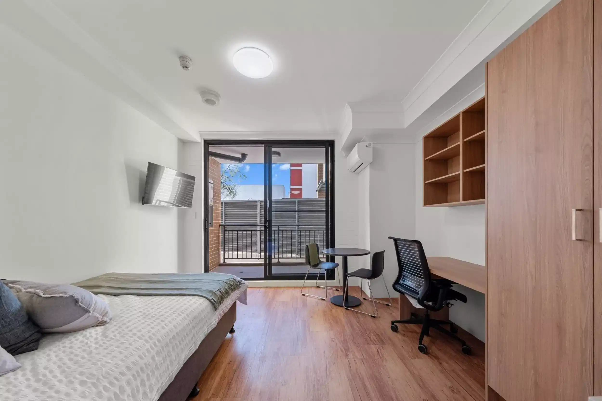 Deluxe Single Balcony Studio - Bedroom