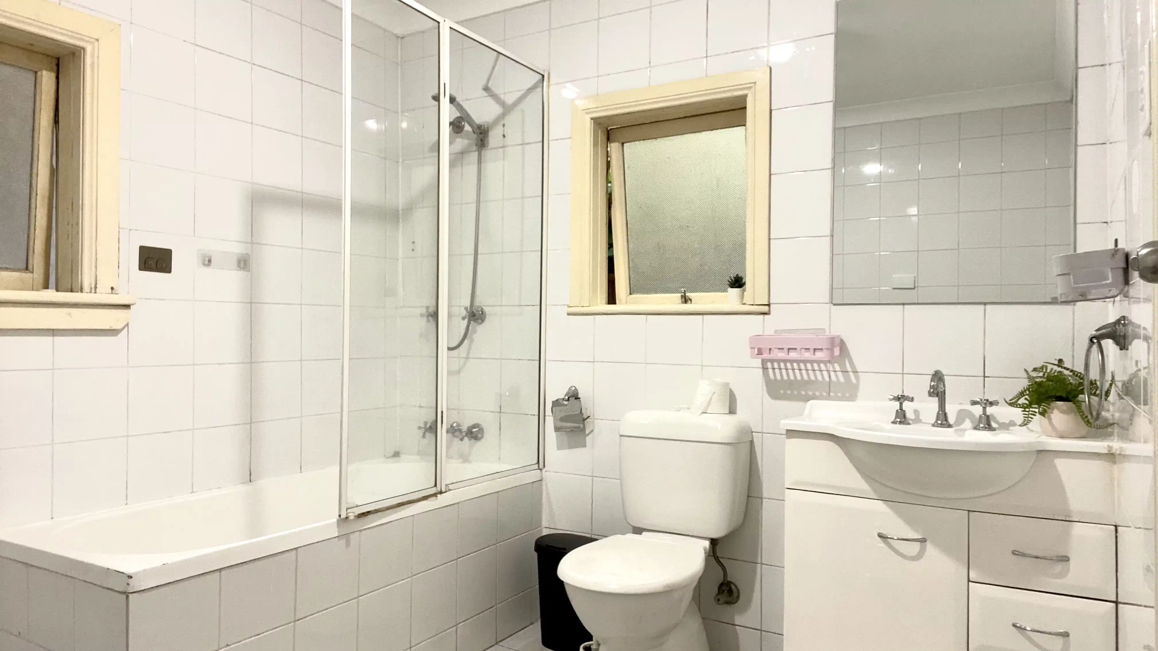 Room 4  - Bathroom