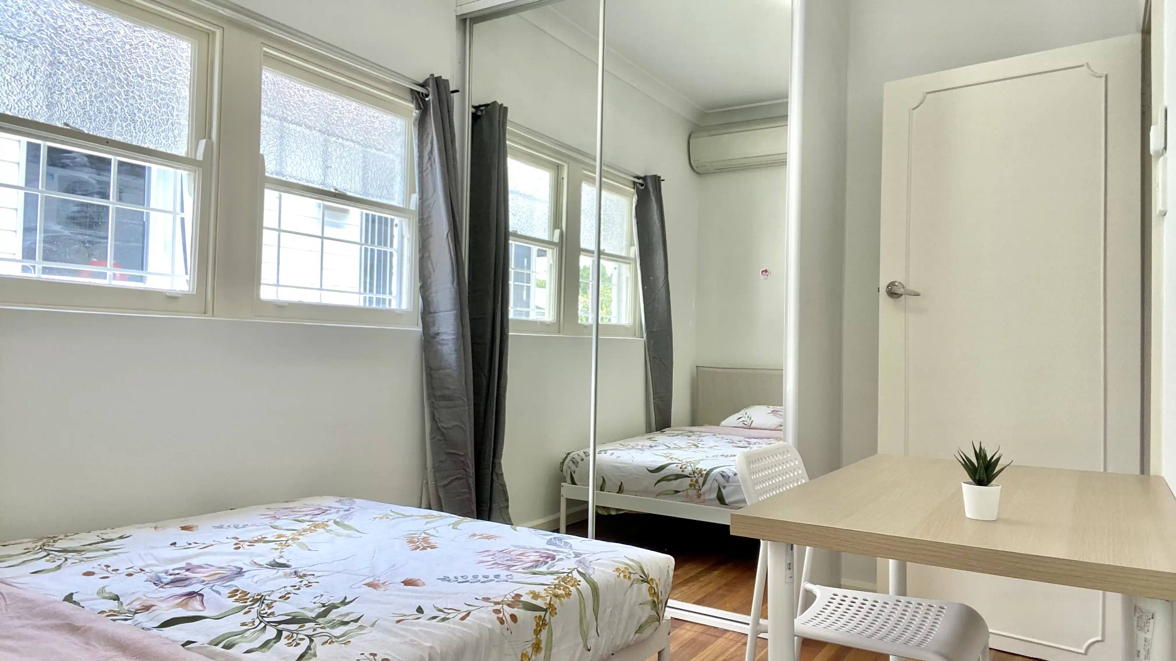 Room 6 - Bedroom