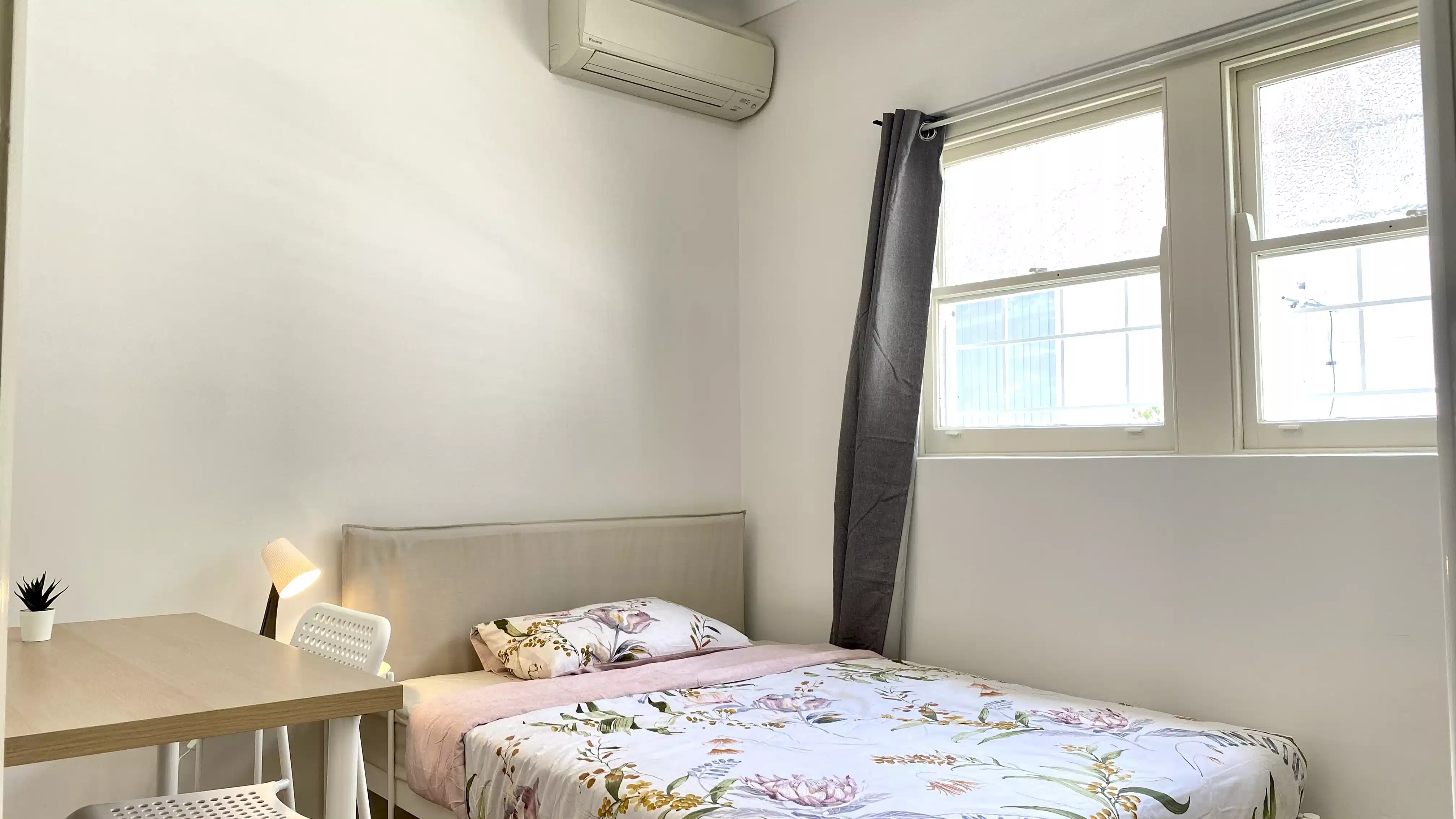 Room 6 - Bedroom
