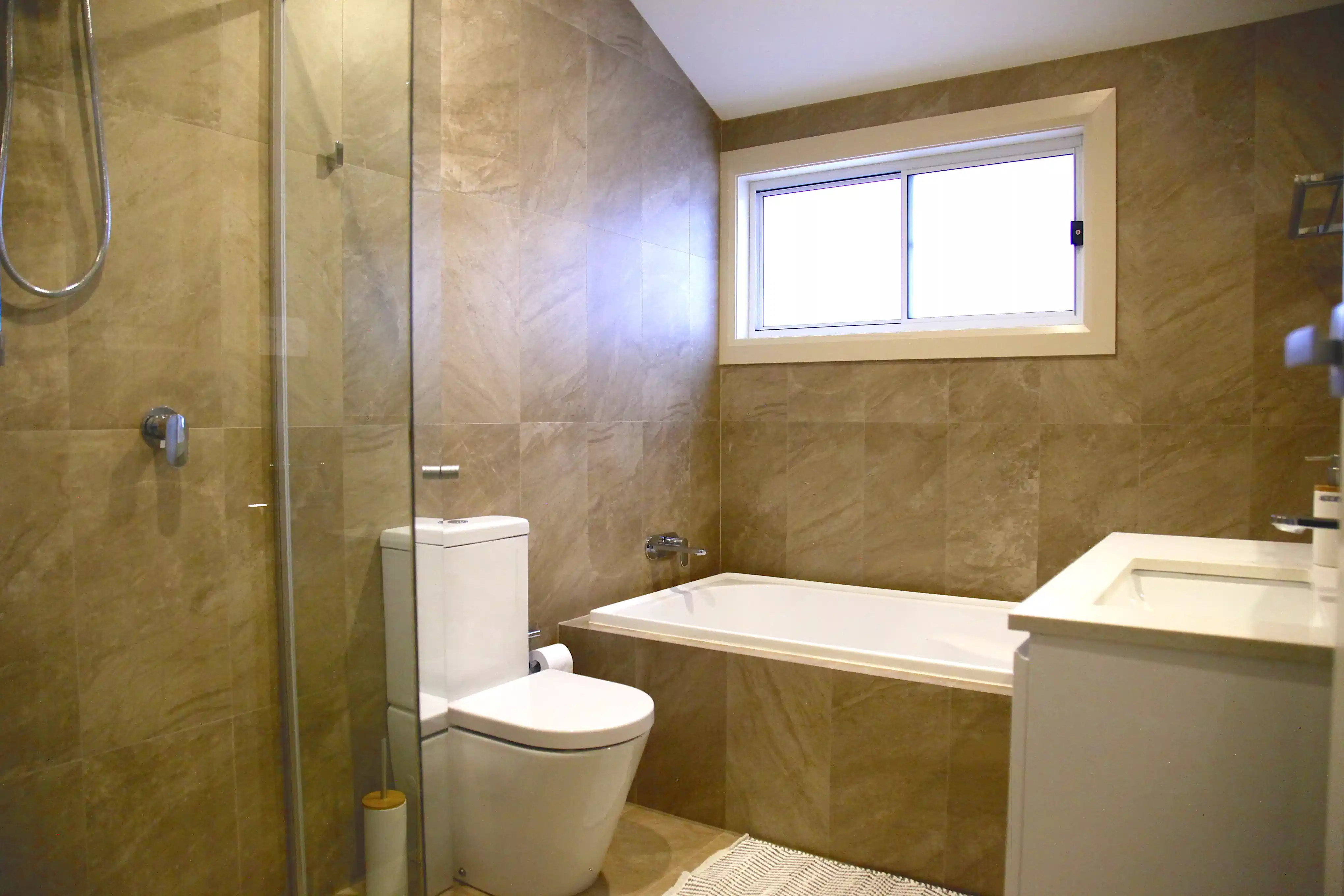Room 7 - Bathroom
