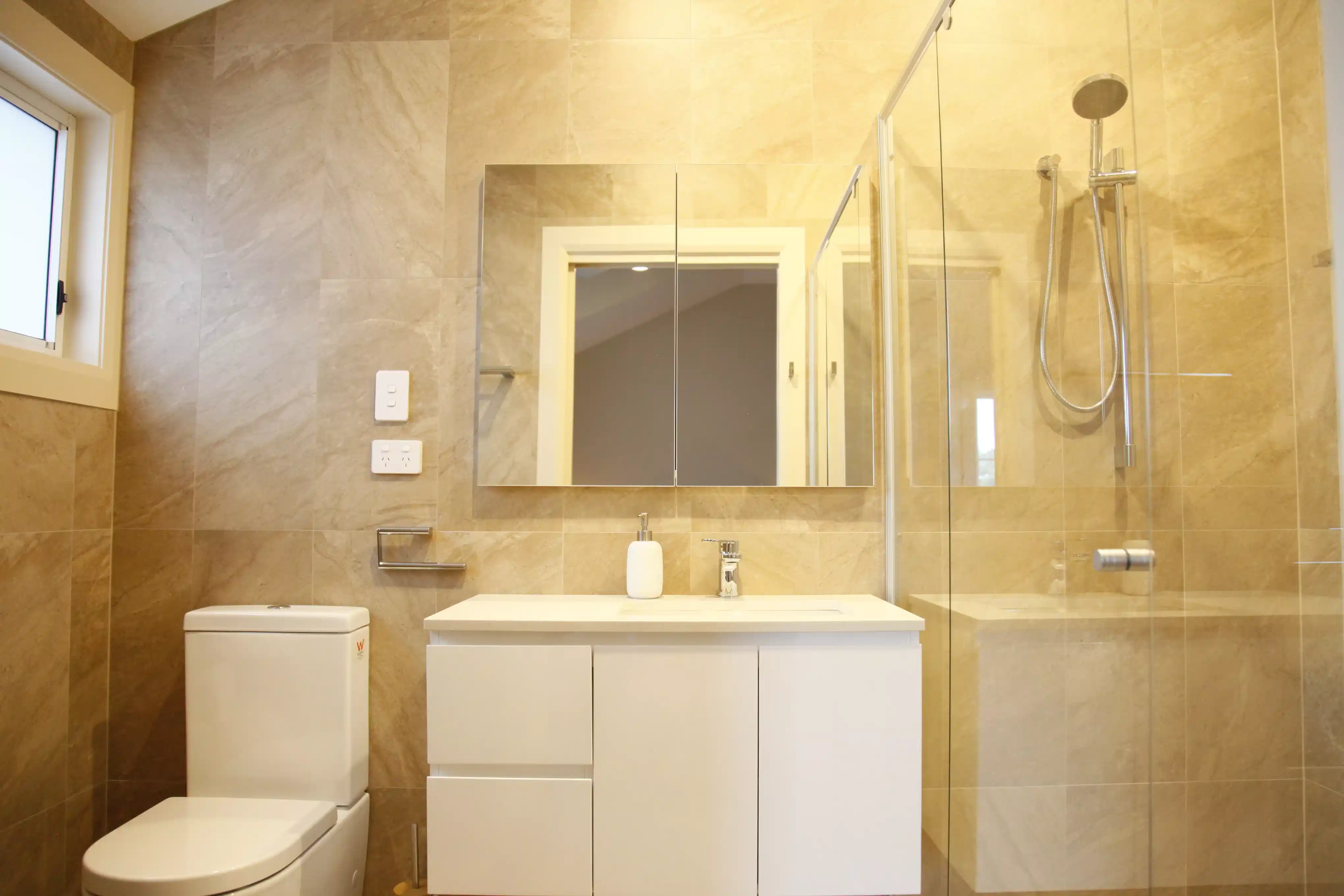 Room 7 - Bathroom