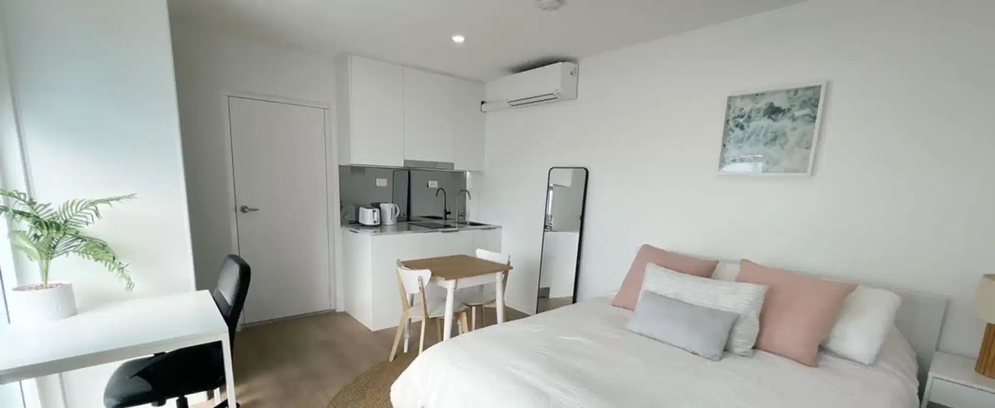 Studio - Bedroom