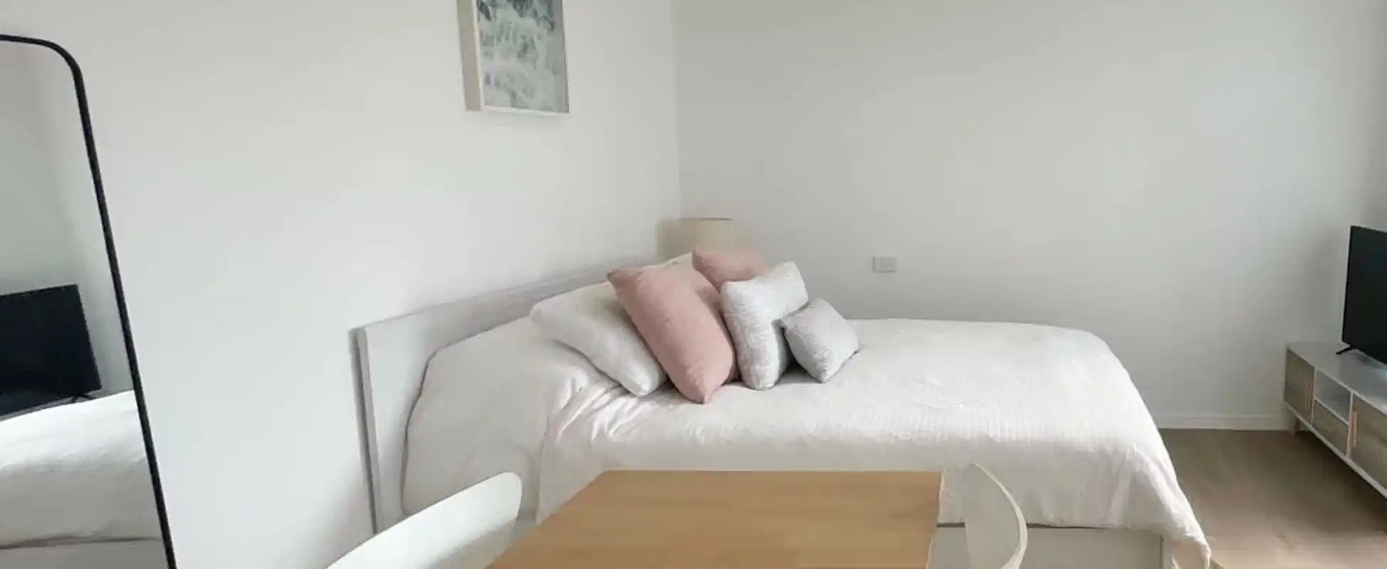 Studio - Bedroom