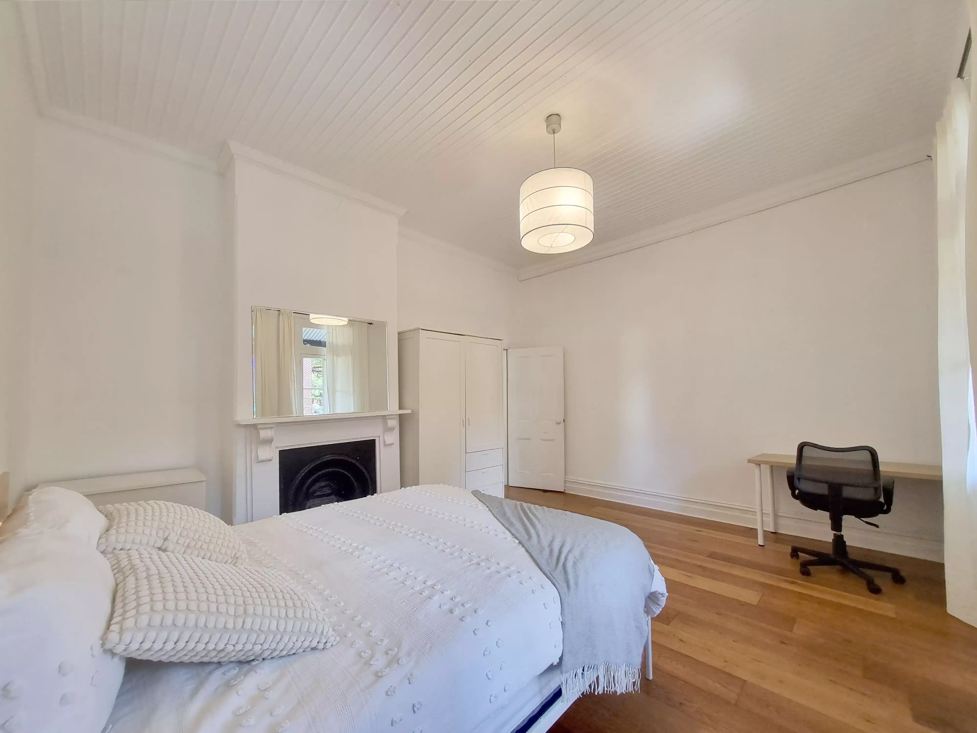 Room in 5 Bed 2 Bath - Bathroom