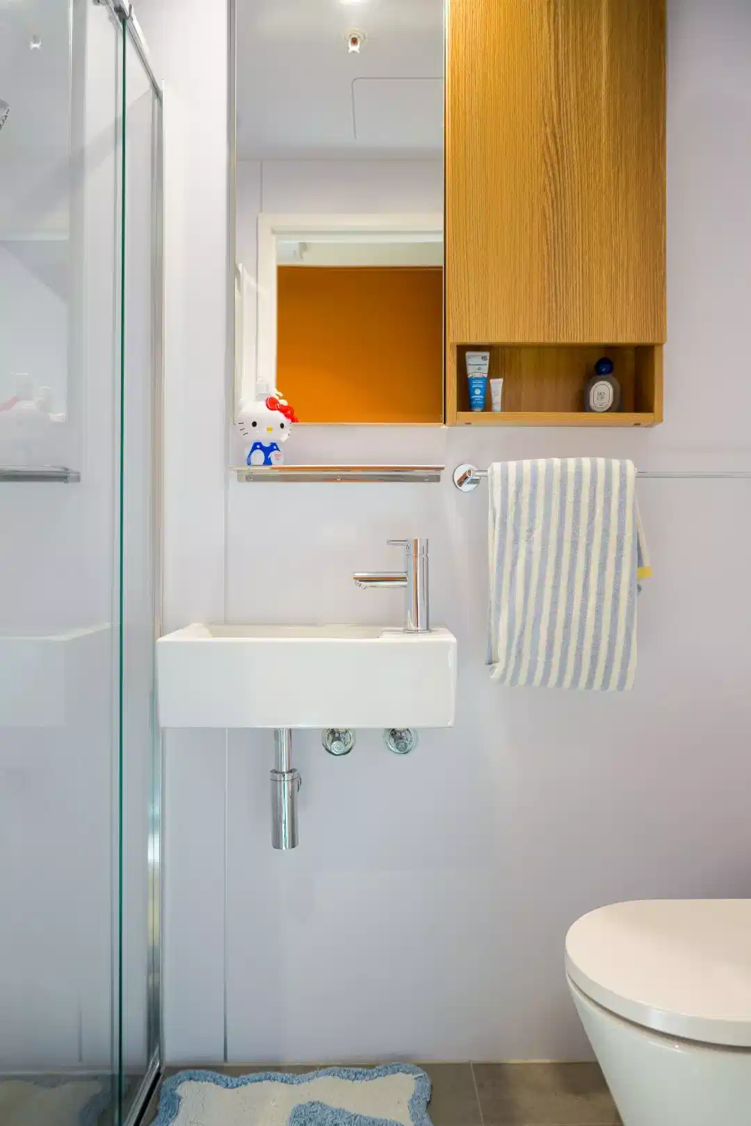 Studio - Bathroom
