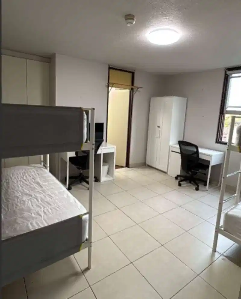 4 Bed Shared Room - Bedroom
