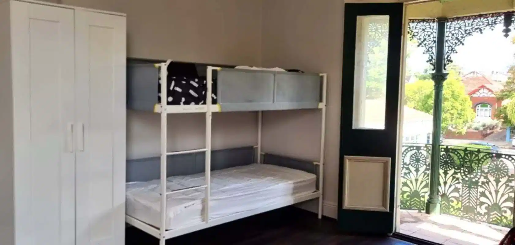 4 Bed Shared Room - Bedroom