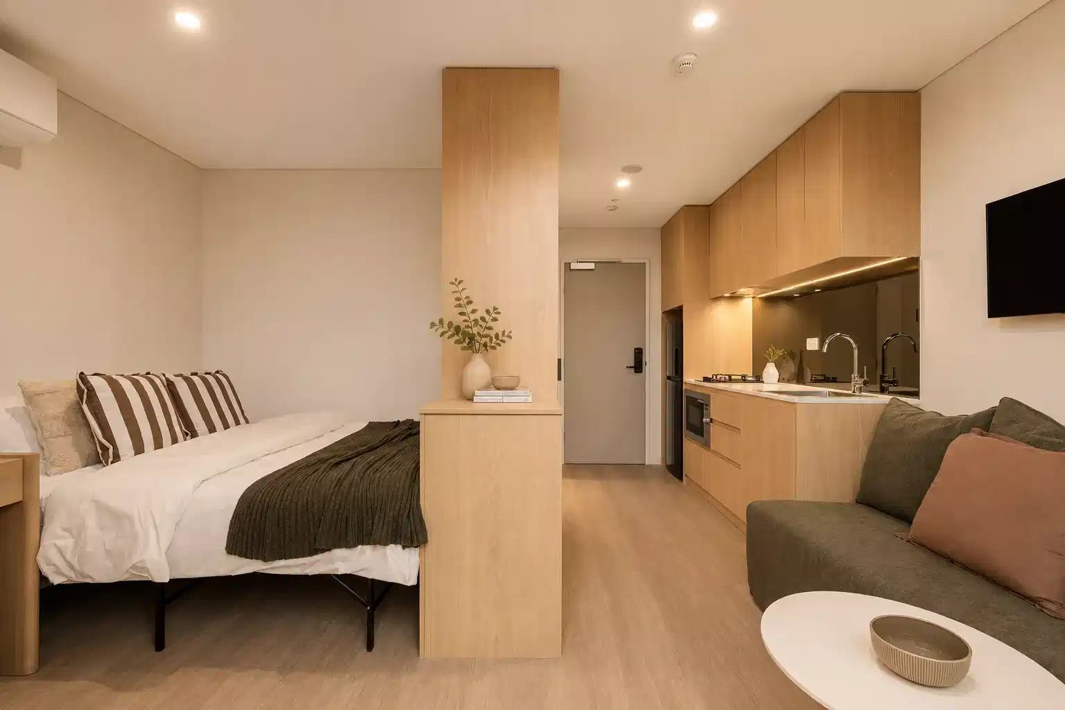 1 Bed 1 Bath | Square Balcony - Room