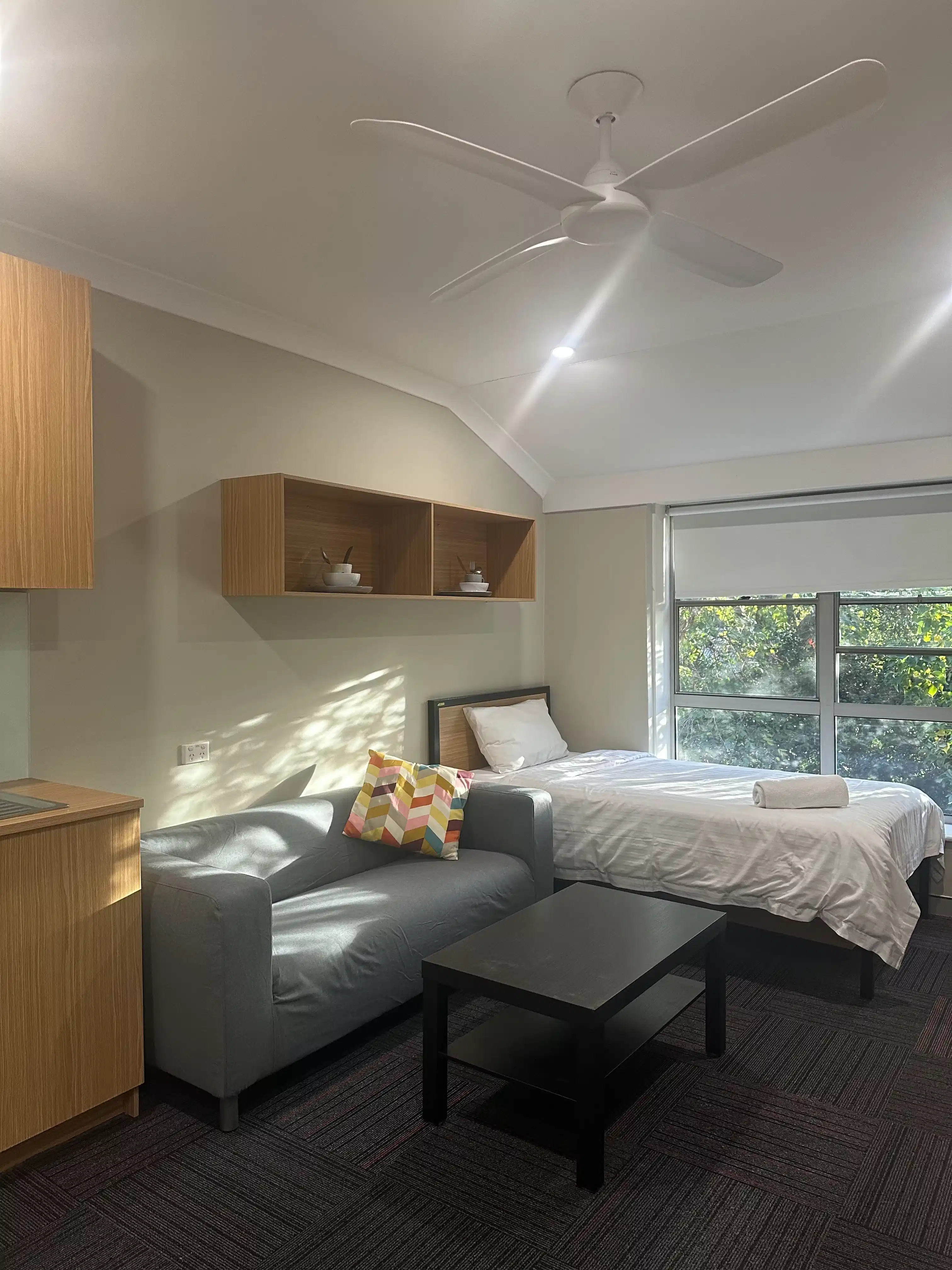 Single Dream - Bedroom