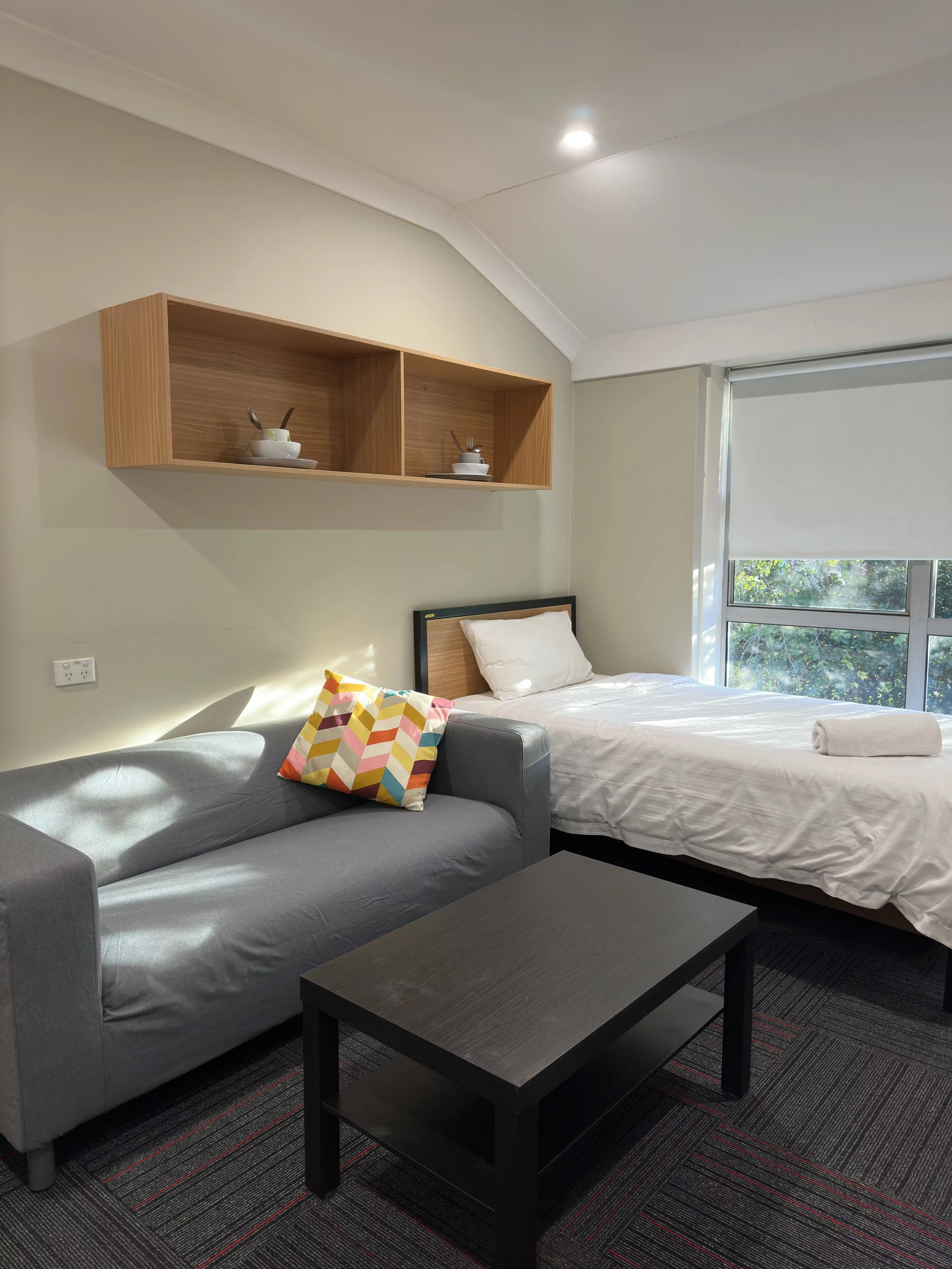 Single Dream - Bedroom