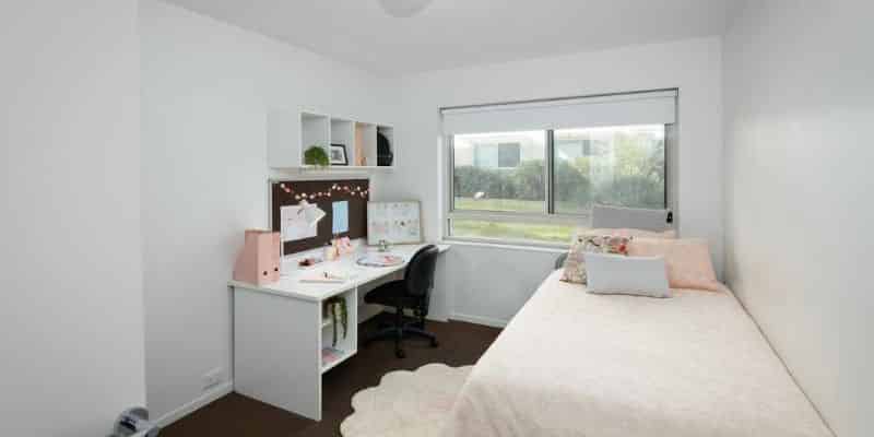 Guginya - 5 Bedroom Apartment - Bedroom